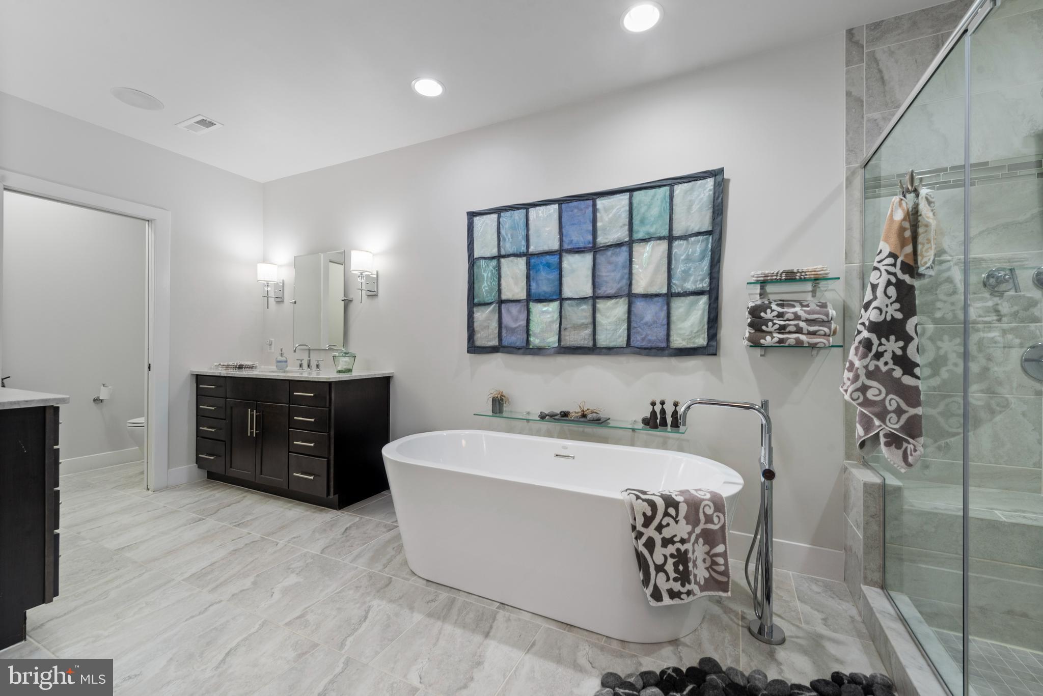 922 South Streeper Street Baltimore, MD 21224 - Photo 17 of 33 a spacious bathroom with a double vanity sink mirror and bathtub