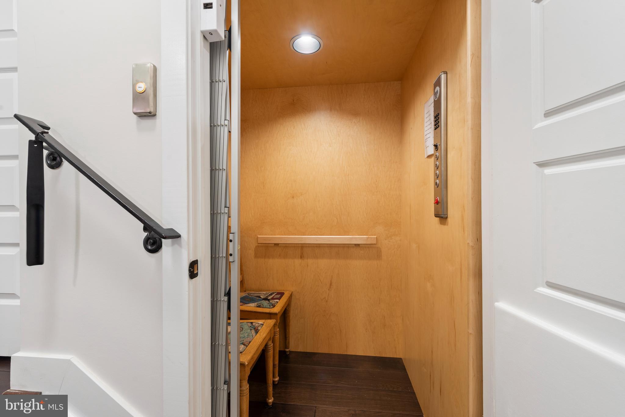 922 South Streeper Street Baltimore, MD 21224 - Photo 22 of 33 a view of bathroom