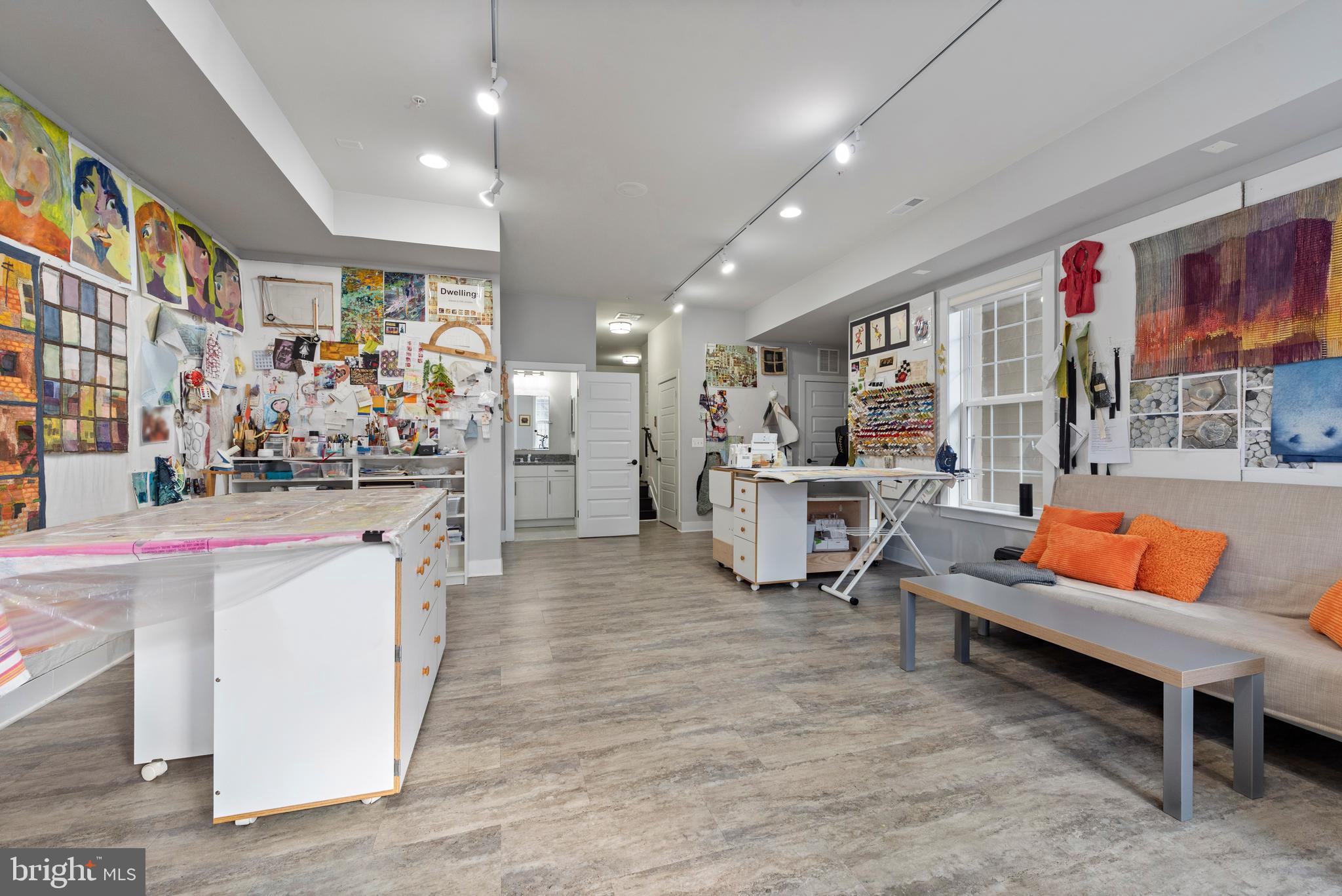 922 South Streeper Street Baltimore, MD 21224 - Photo 25 of 33 a living room with furniture and a flat screen tv