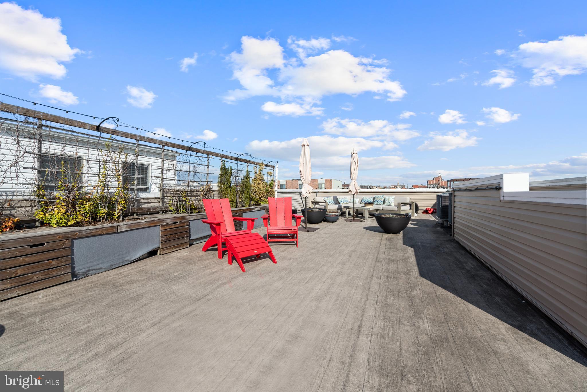 922 South Streeper Street Baltimore, MD 21224 - Photo 28 of 33 a view of a terrace with seating space
