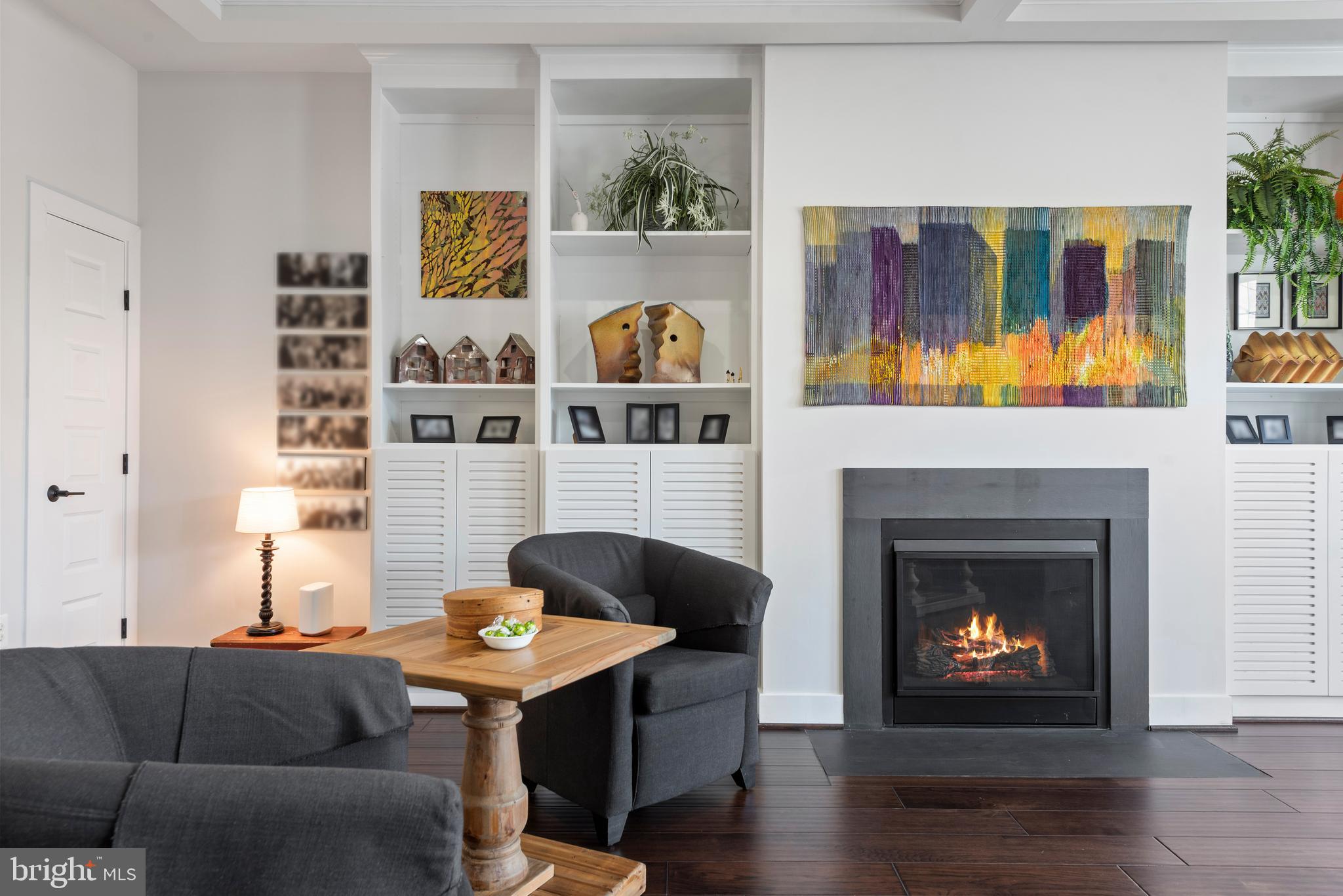 922 South Streeper Street Baltimore, MD 21224 - Photo 7 of 33 a living room with furniture and a fireplace