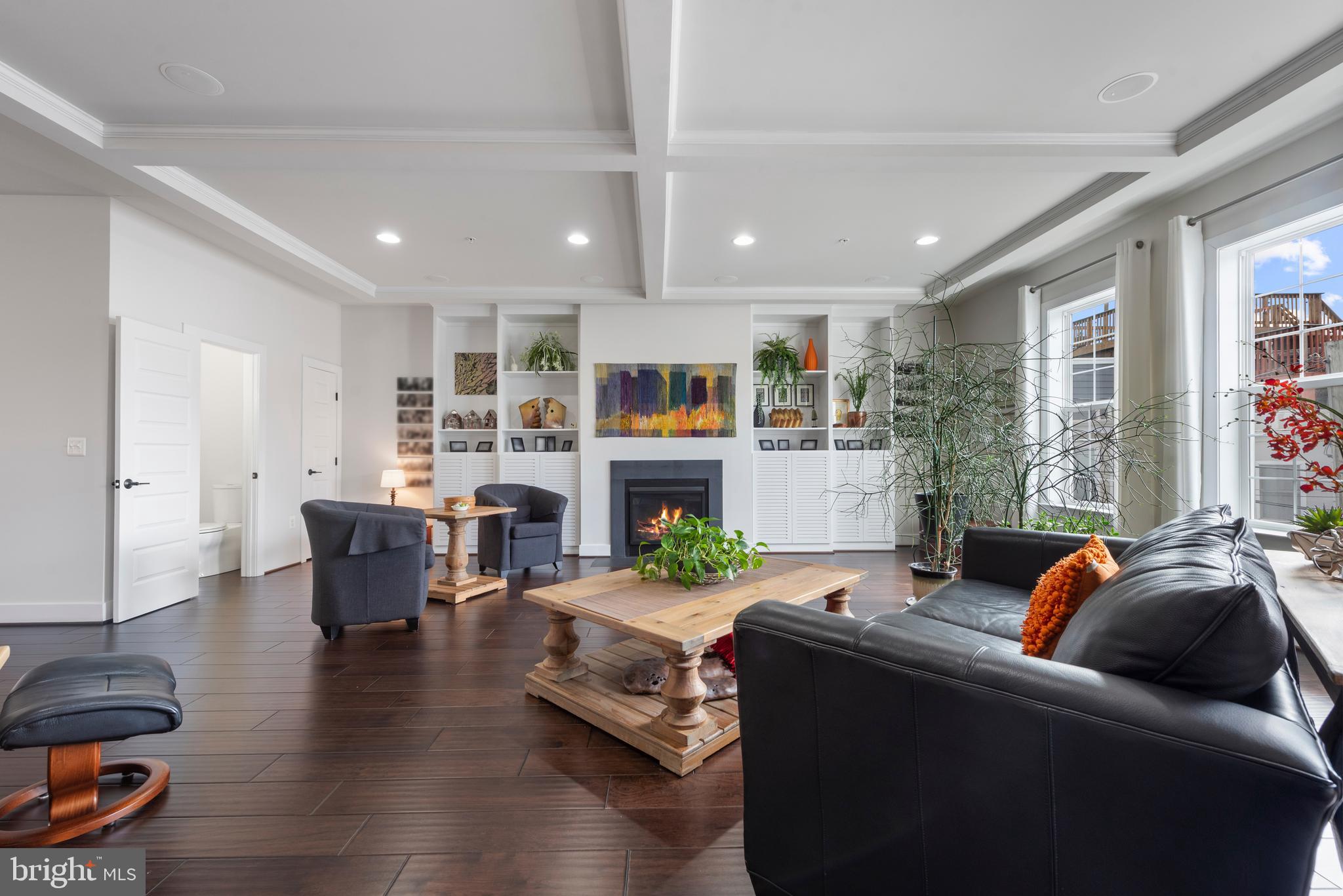 922 South Streeper Street Baltimore, MD 21224 - Photo 8 of 33 a living room with furniture and a wooden floor