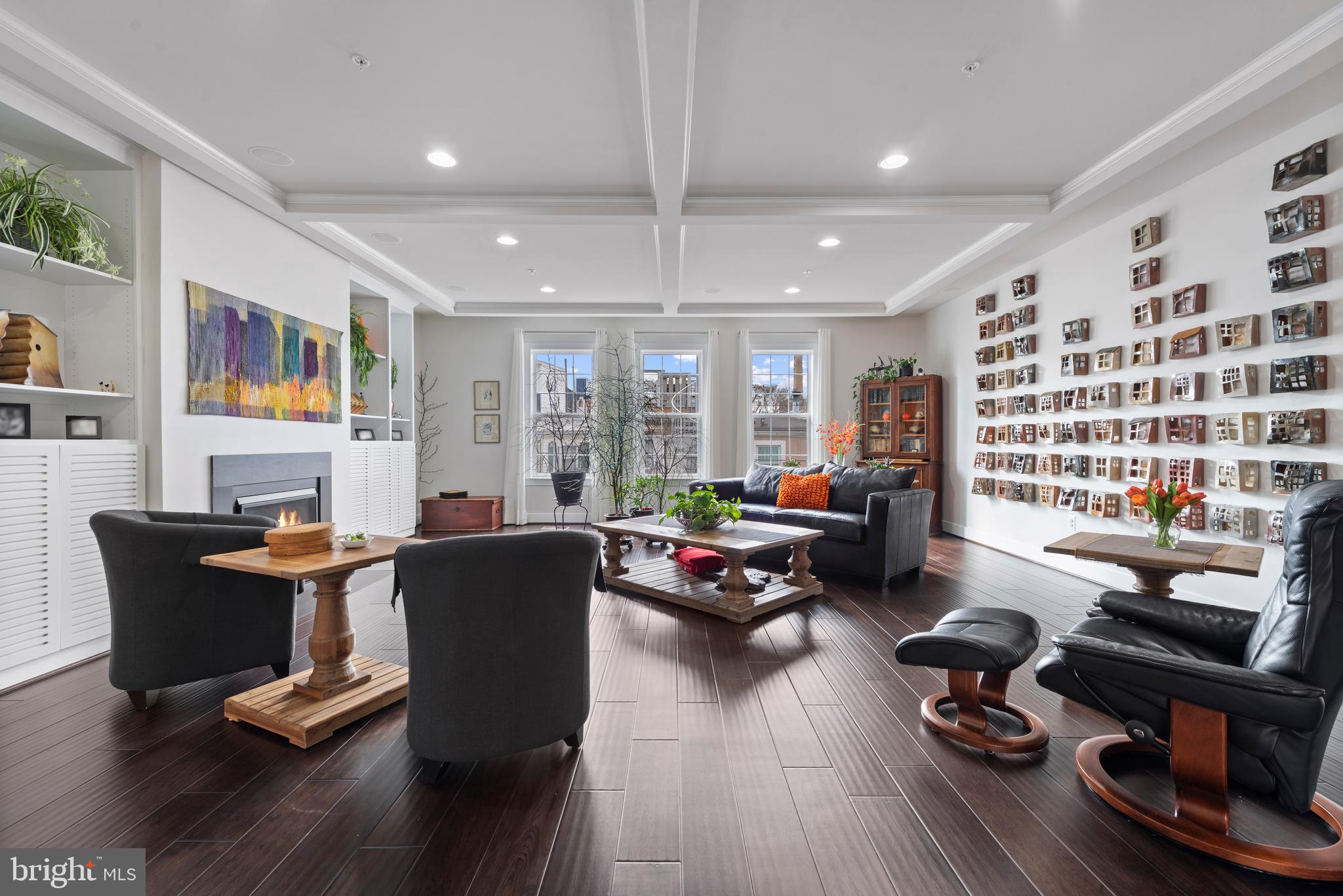 922 South Streeper Street Baltimore, MD 21224 - Photo 9 of 33 a living room with furniture hard wood floor and furniture