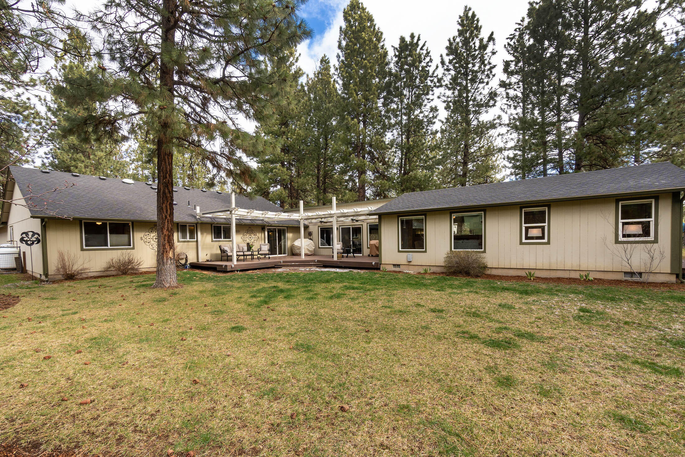 19459 Apache Road Bend, OR 97702 - Photo 8 of 33 19459 Apache Rd 026 copy