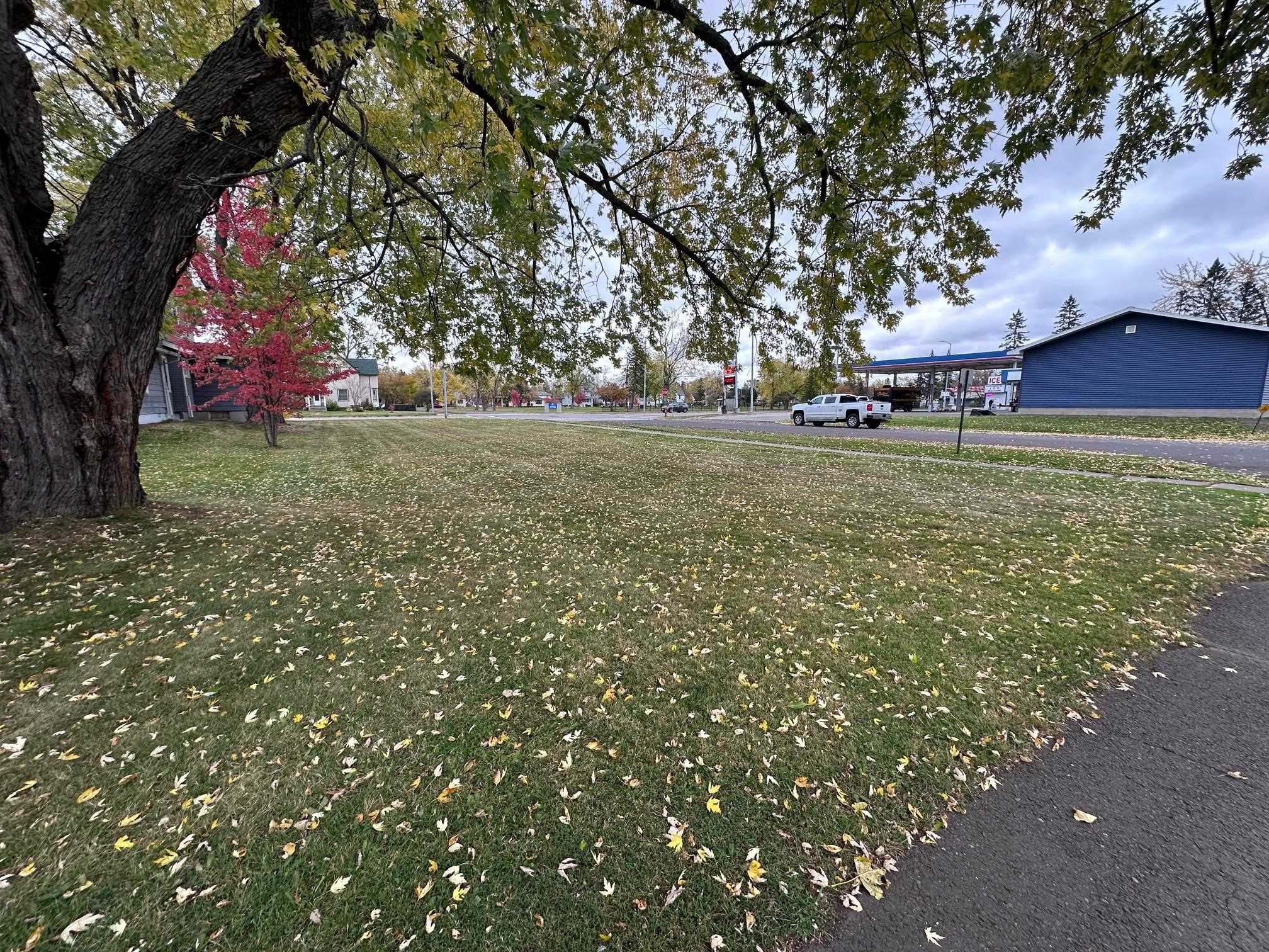 5634 Tower Avenue Superior, WI 54880 - Photo 2 of 7 View of yard