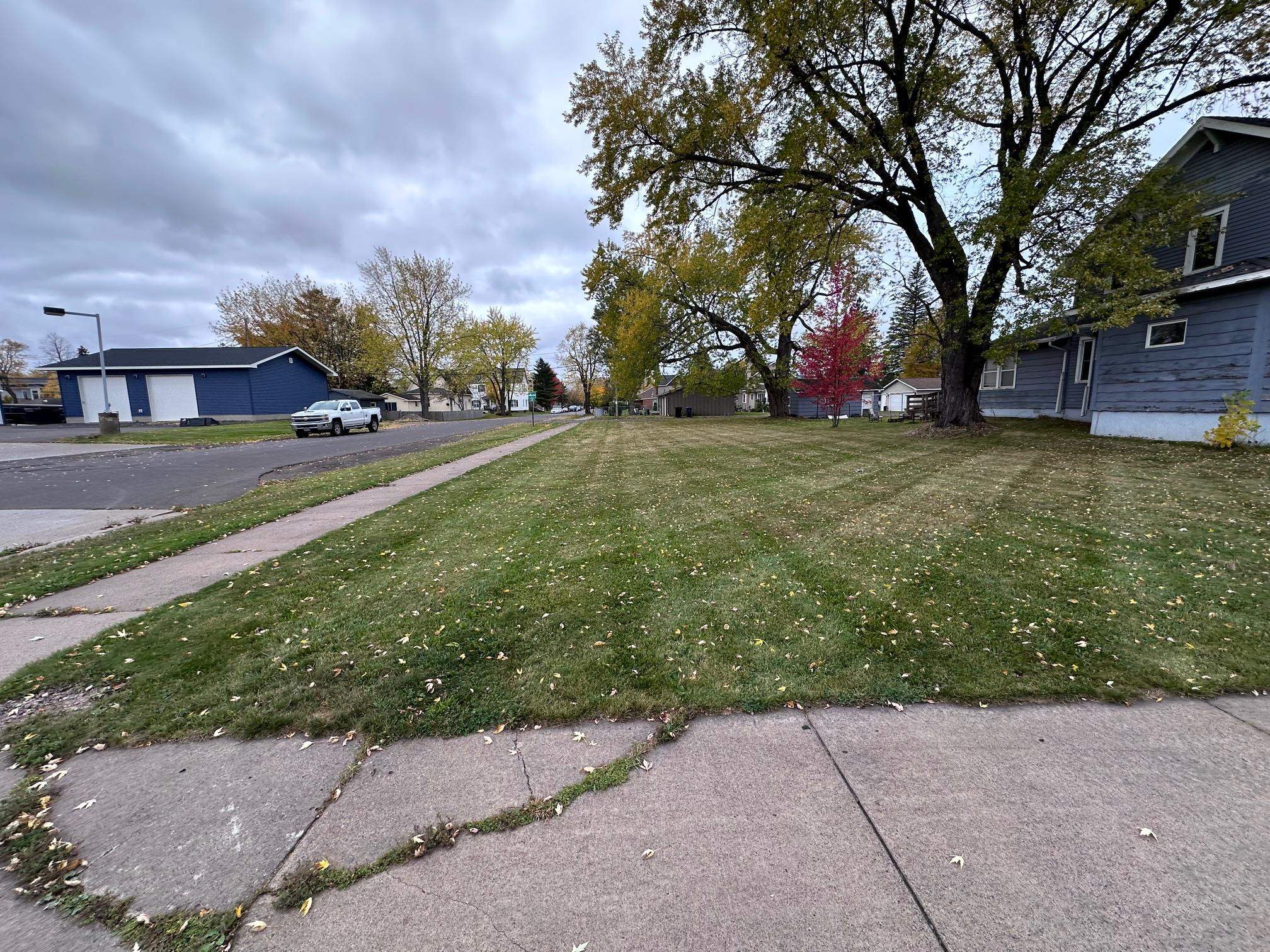 5634 Tower Avenue Superior, WI 54880 - Photo 7 of 7 View of grassy yard