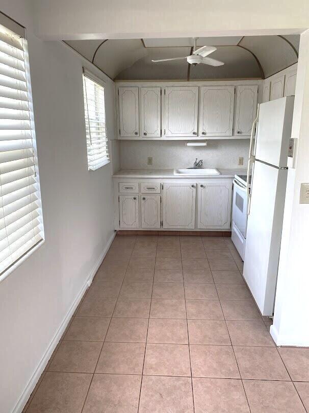 99 Mansfield D, Unit 99 Boca Raton, FL 33434 - Photo 8 of 18 kitchen 20240604173116137733000000-o