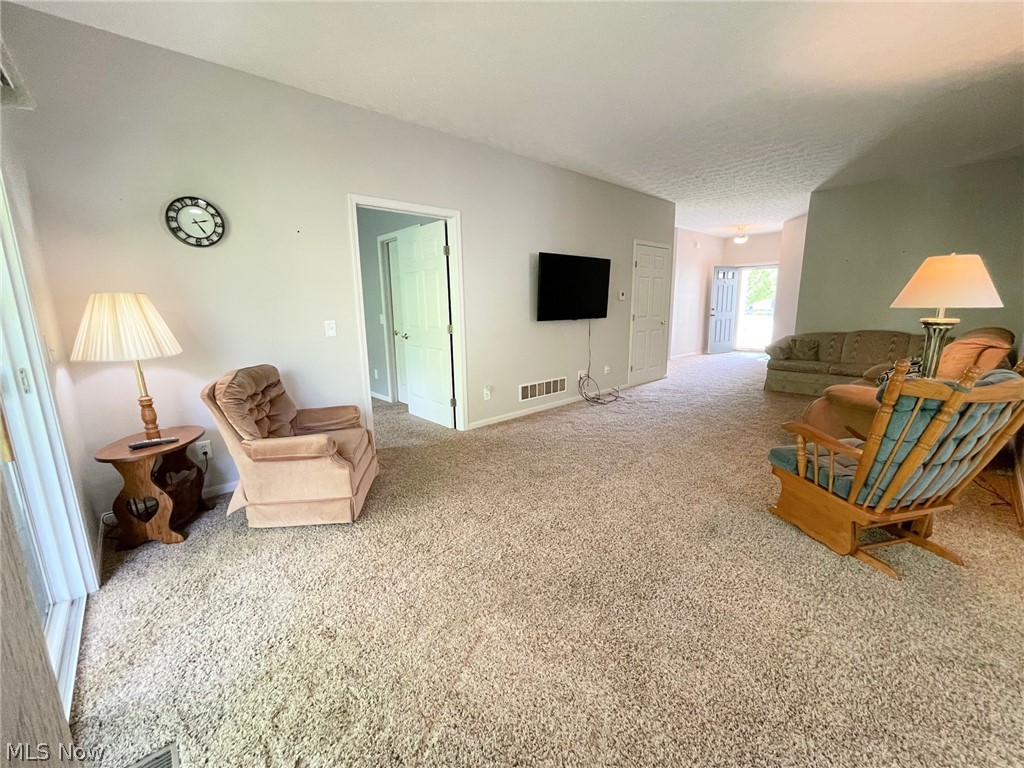 1215 Spring Ridge Circle Alliance, OH 44601 - Photo 3 of 18 Gallery Image 3