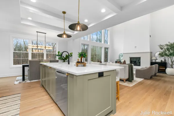 $1,359,000 | 3727 Buttrick Avenue Southeast, Ada, MI 49301