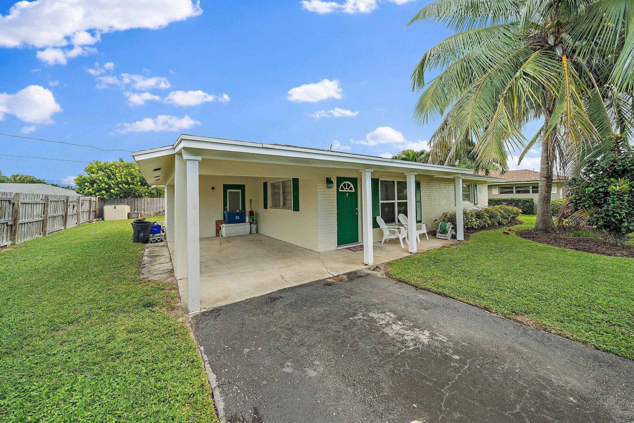 9 Windsor Road East Jupiter, FL 33469 - Photo 3 of 27 006-9WindsorRdE-Jupiter-FL-SMALL