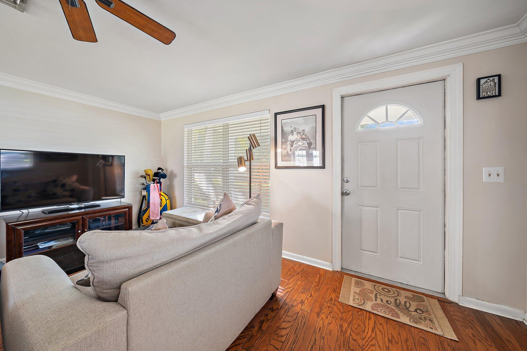 9 Windsor Road East Jupiter, FL 33469 - Photo 4 of 27 007-9WindsorRdE-Jupiter-FL-SMALL