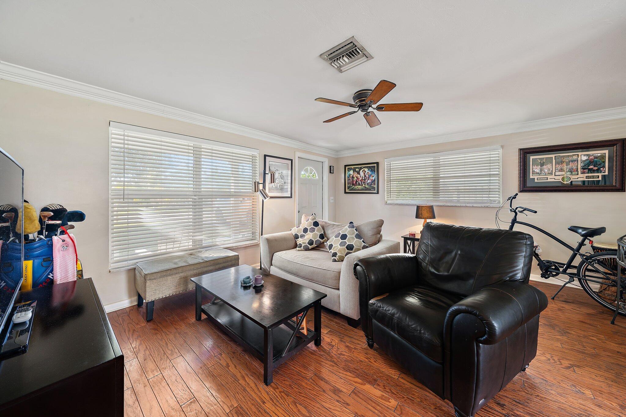 9 Windsor Road East Jupiter, FL 33469 - Photo 6 of 27 010-9WindsorRdE-Jupiter-FL-SMALL