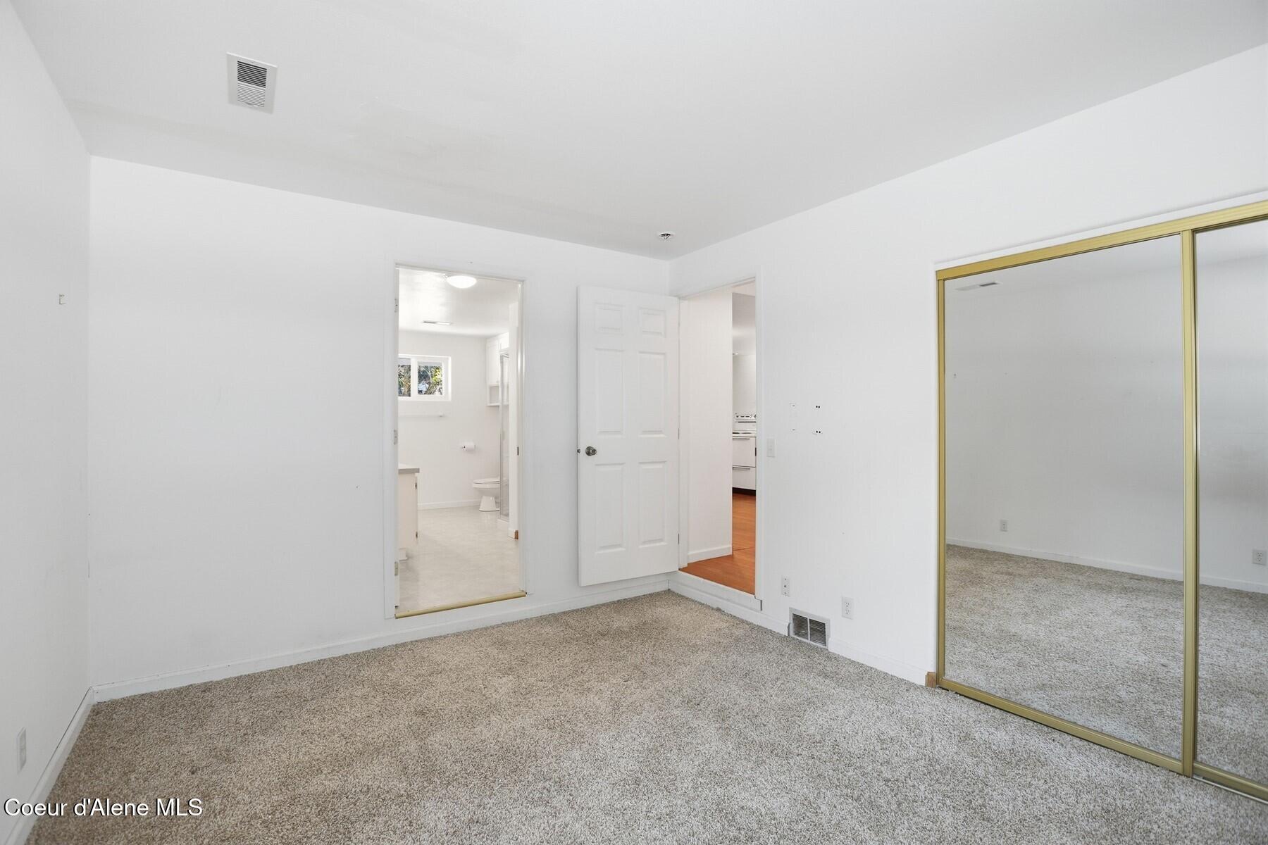 1020 Mill Street Wardner, ID 83837 - Photo 15 of 44 Primary En Suite