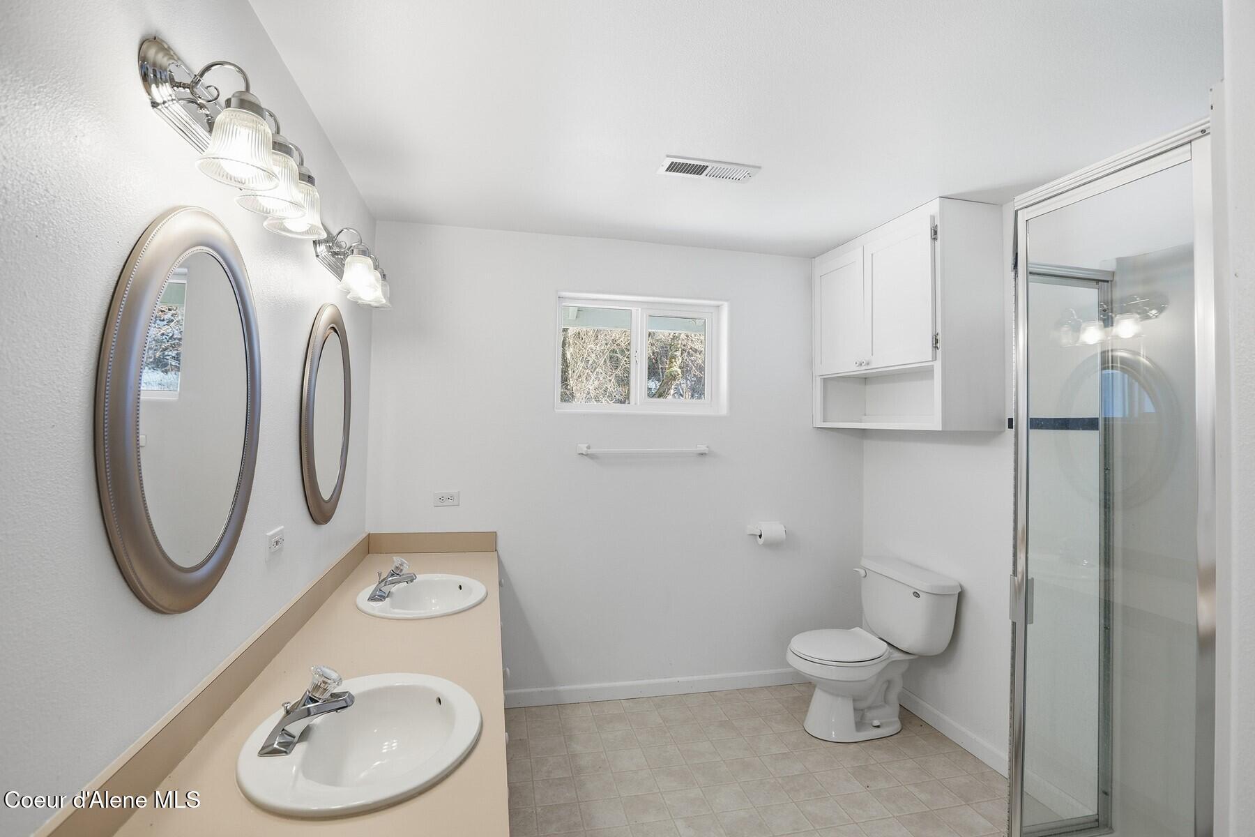 1020 Mill Street Wardner, ID 83837 - Photo 17 of 44 Primary Bath