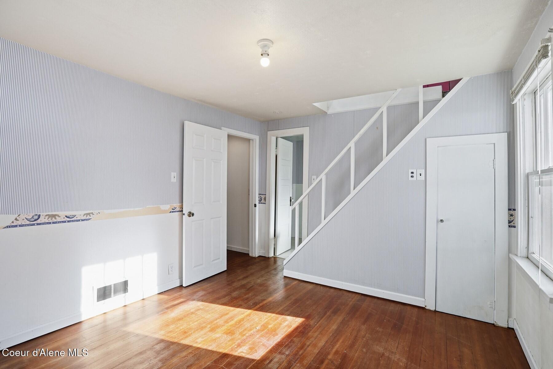 1020 Mill Street Wardner, ID 83837 - Photo 19 of 44 2nd En Suite