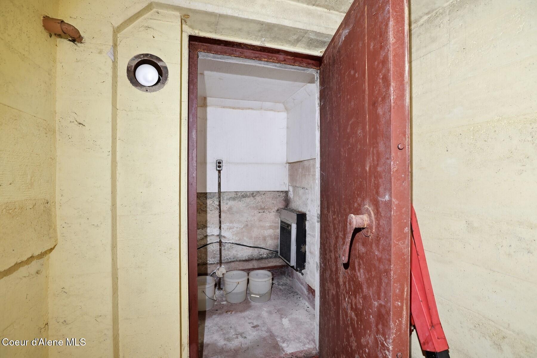 1020 Mill Street Wardner, ID 83837 - Photo 26 of 44 Vault