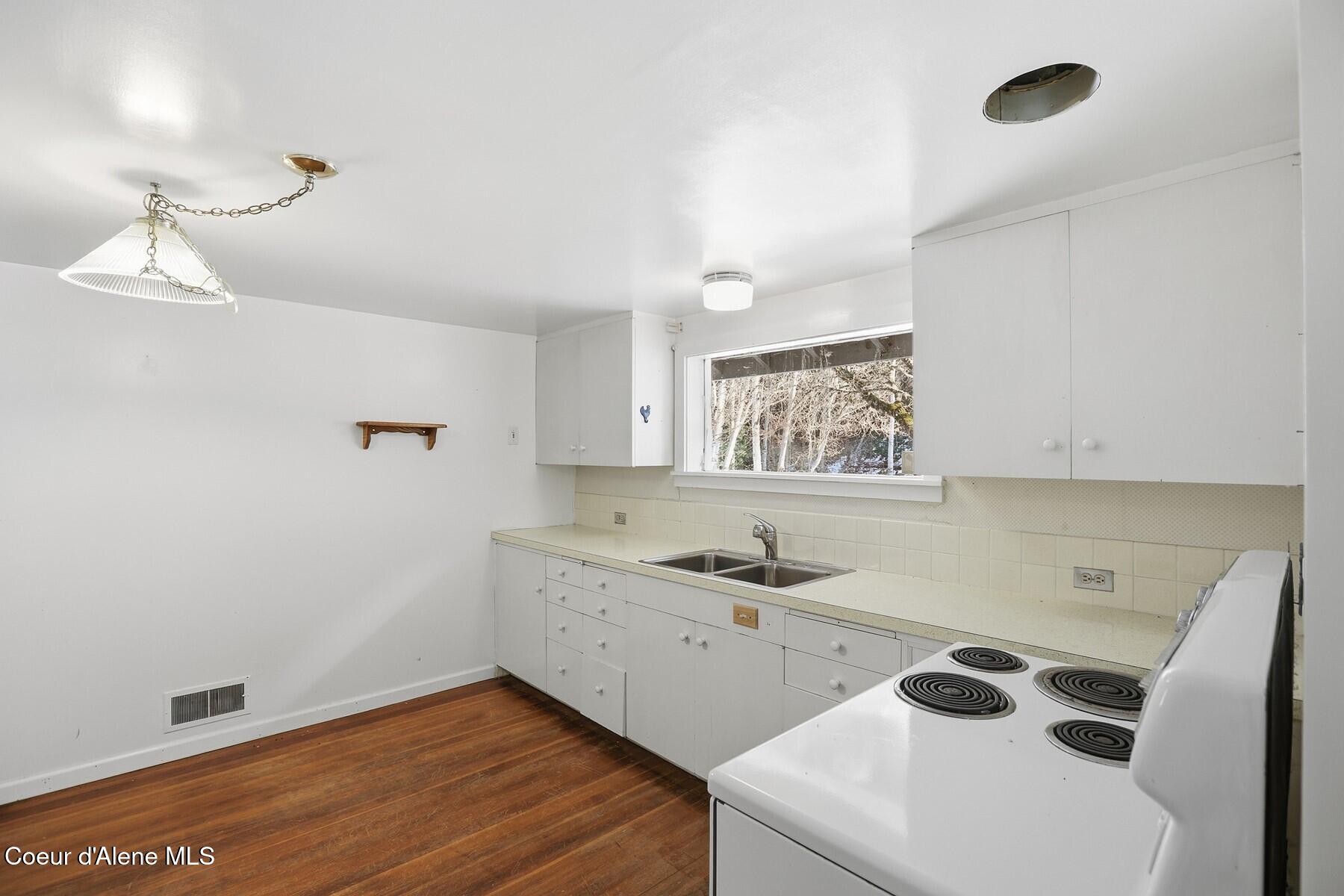 1020 Mill Street Wardner, ID 83837 - Photo 8 of 44 Kitchen