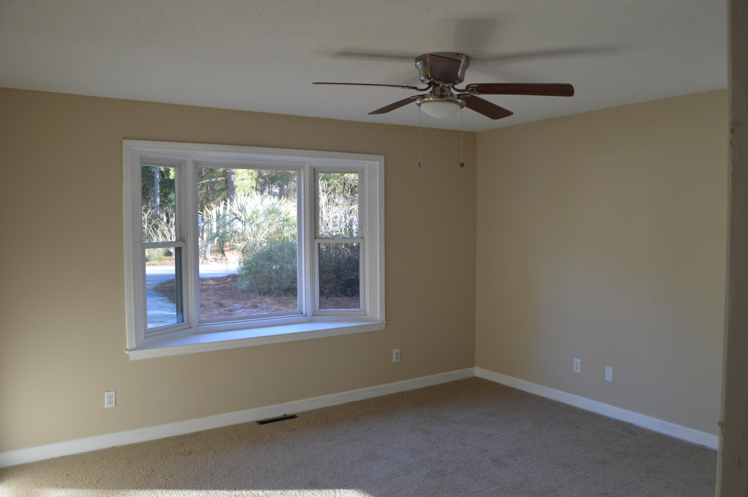 207 Chamblee Road Walterboro, SC 29488 - Photo 12 of 18 Den