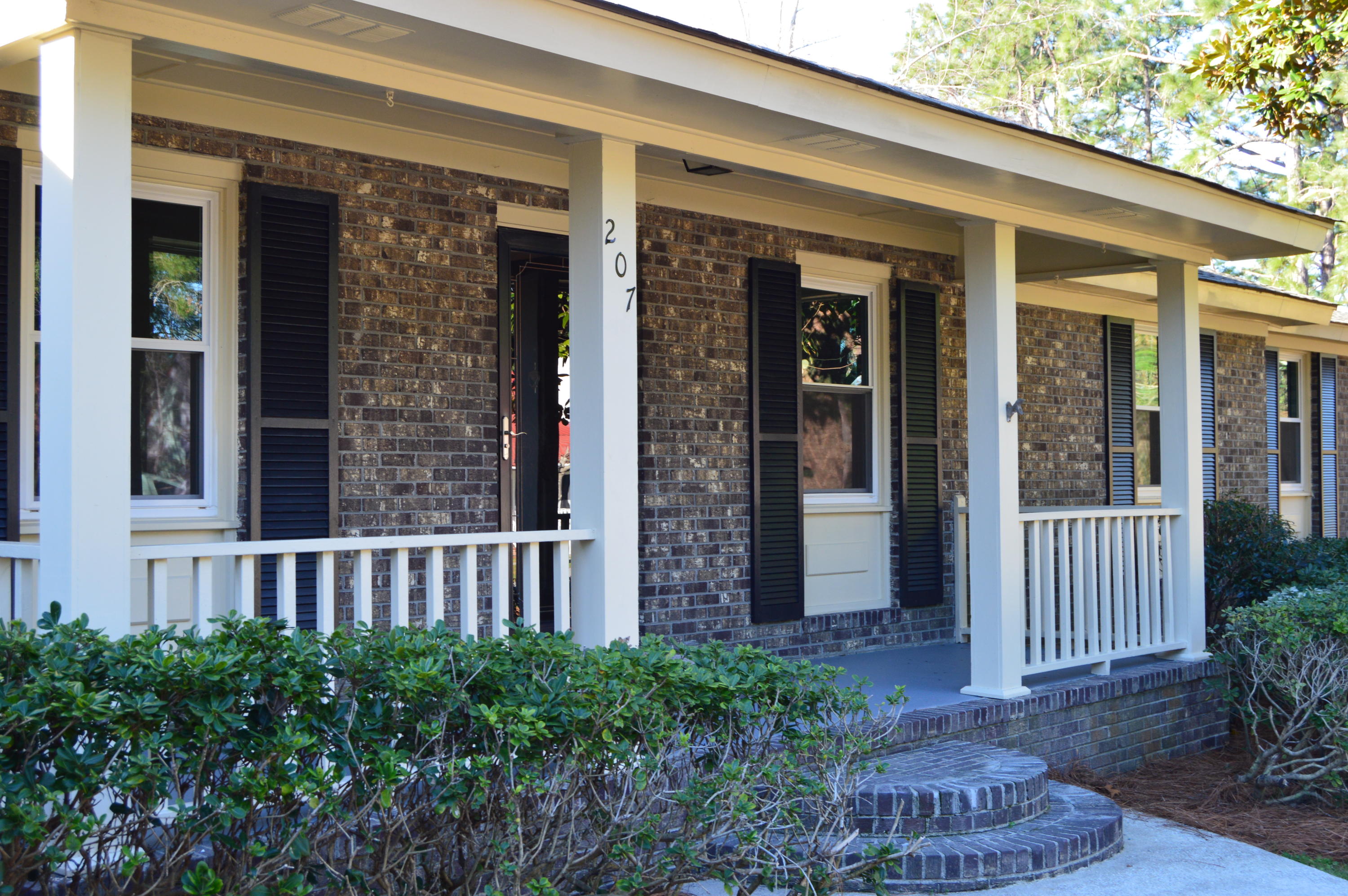 207 Chamblee Road Walterboro, SC 29488 - Photo 3 of 18 Font Porch