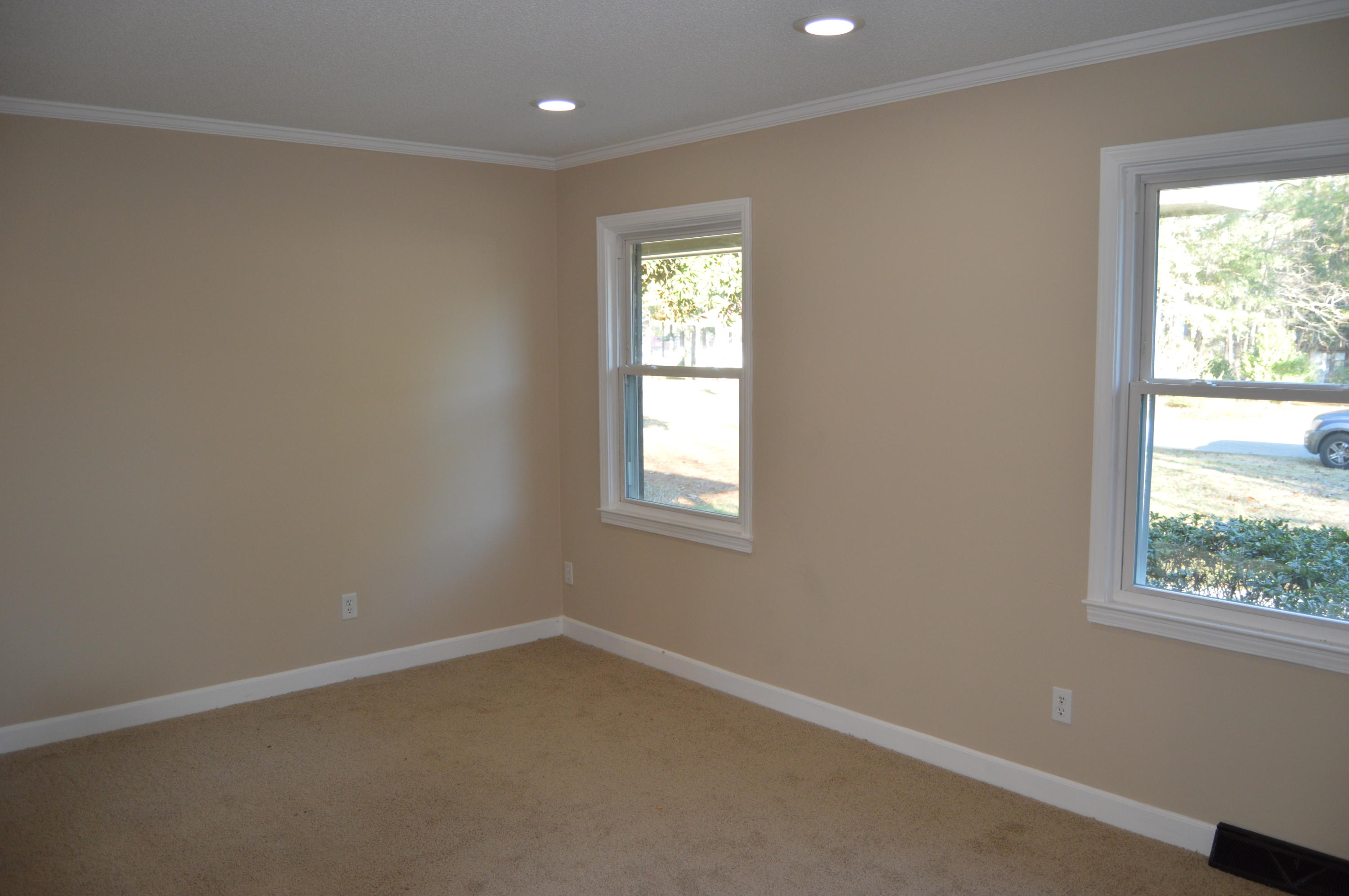 207 Chamblee Road Walterboro, SC 29488 - Photo 10 of 18 Living Room