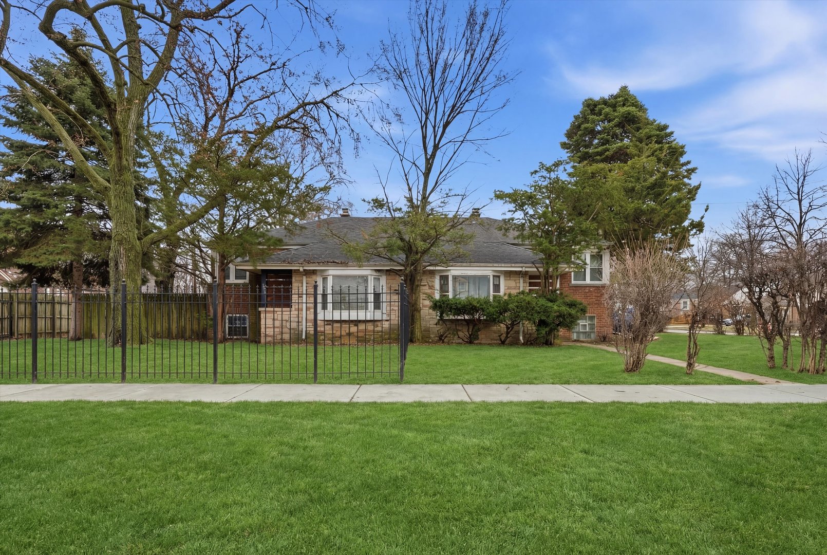 2247 East 96th Street Chicago, IL 60617 - Photo 2 of 22