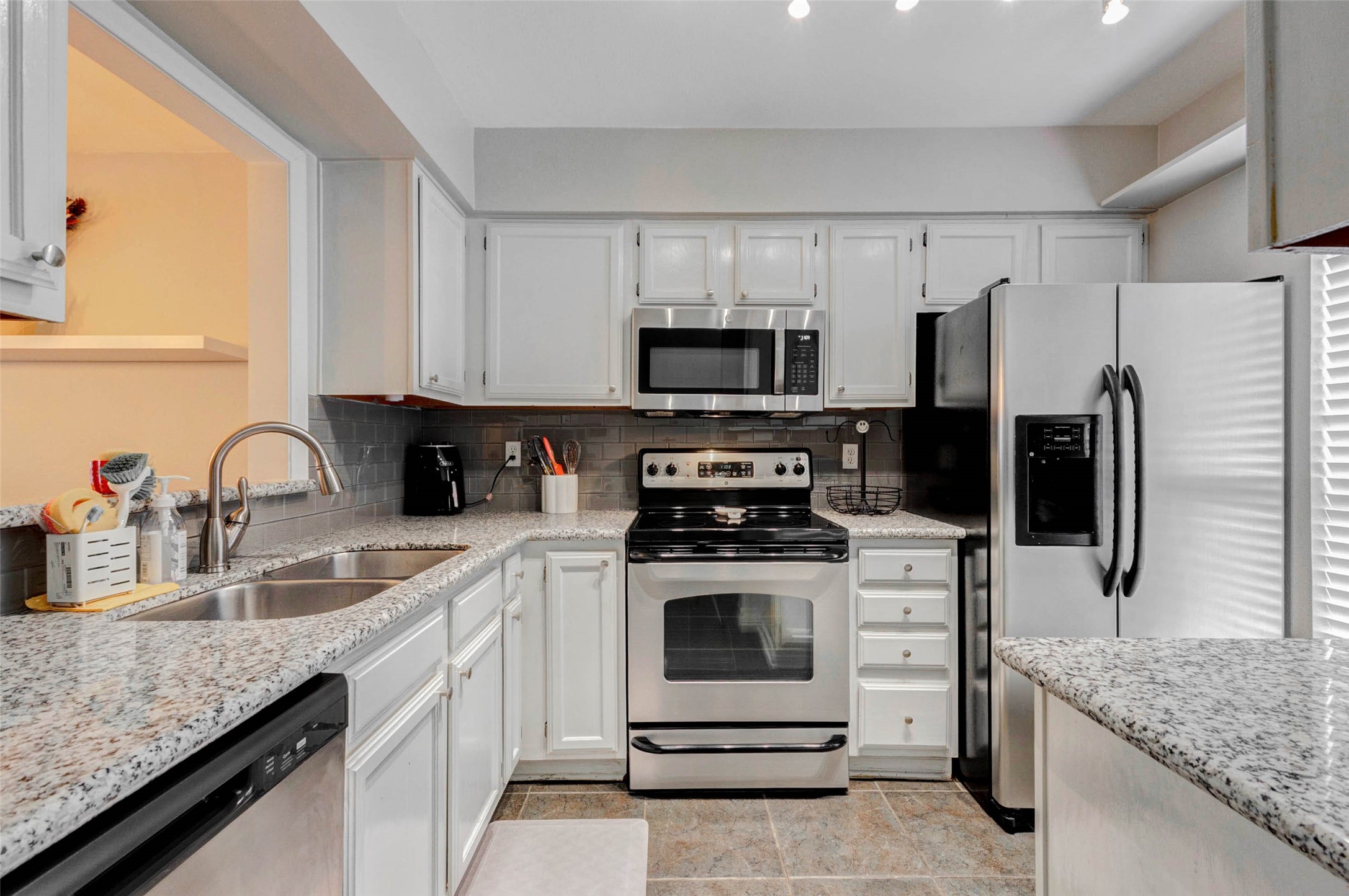 1212 Fairview Street, Unit A Houston, TX 77006 - Photo 1 of 25