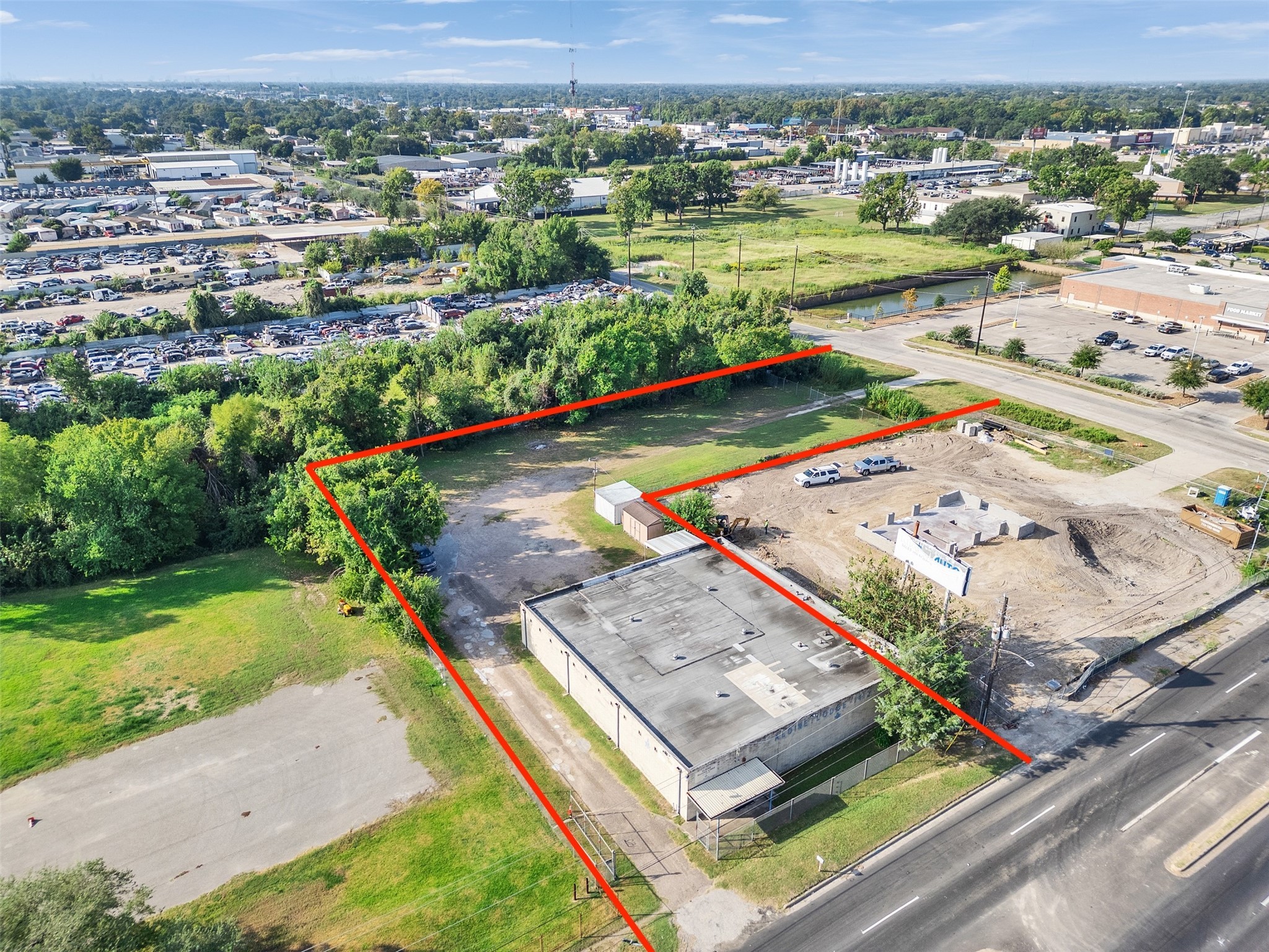 151 West Road Houston, TX 77037 - Photo 3 of 35 The site spans roughly one acre in an “L”-shaped configuration with two access points—one from West Road and another from Sweetwater Lane—allowing flexible ingress and egress for future use.