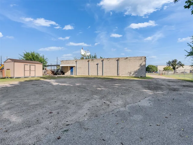 a view of a house with a big yard