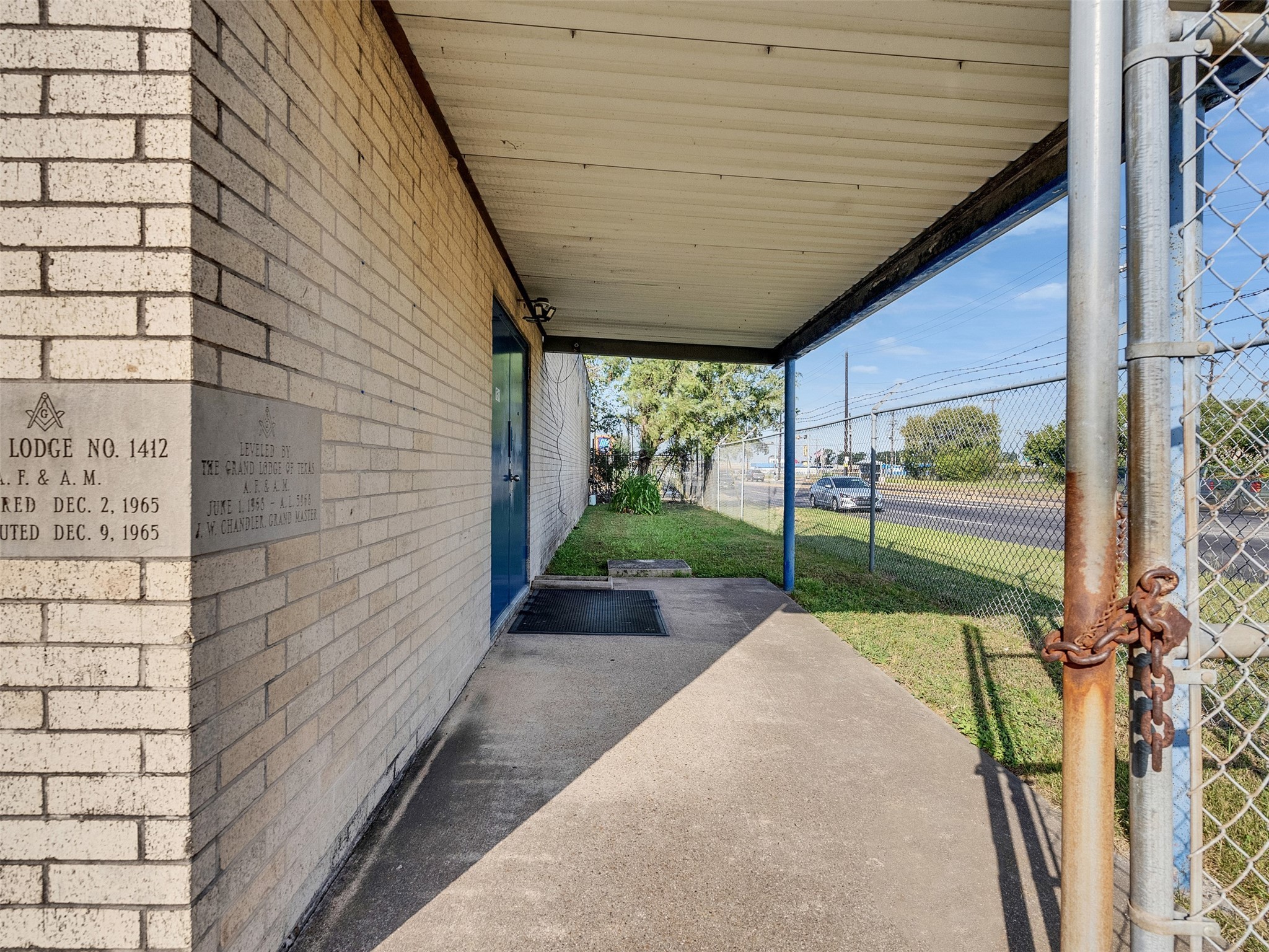 151 West Road Houston, TX 77037 - Photo 35 of 35 Front entrance of building has a covered area facing West Road
