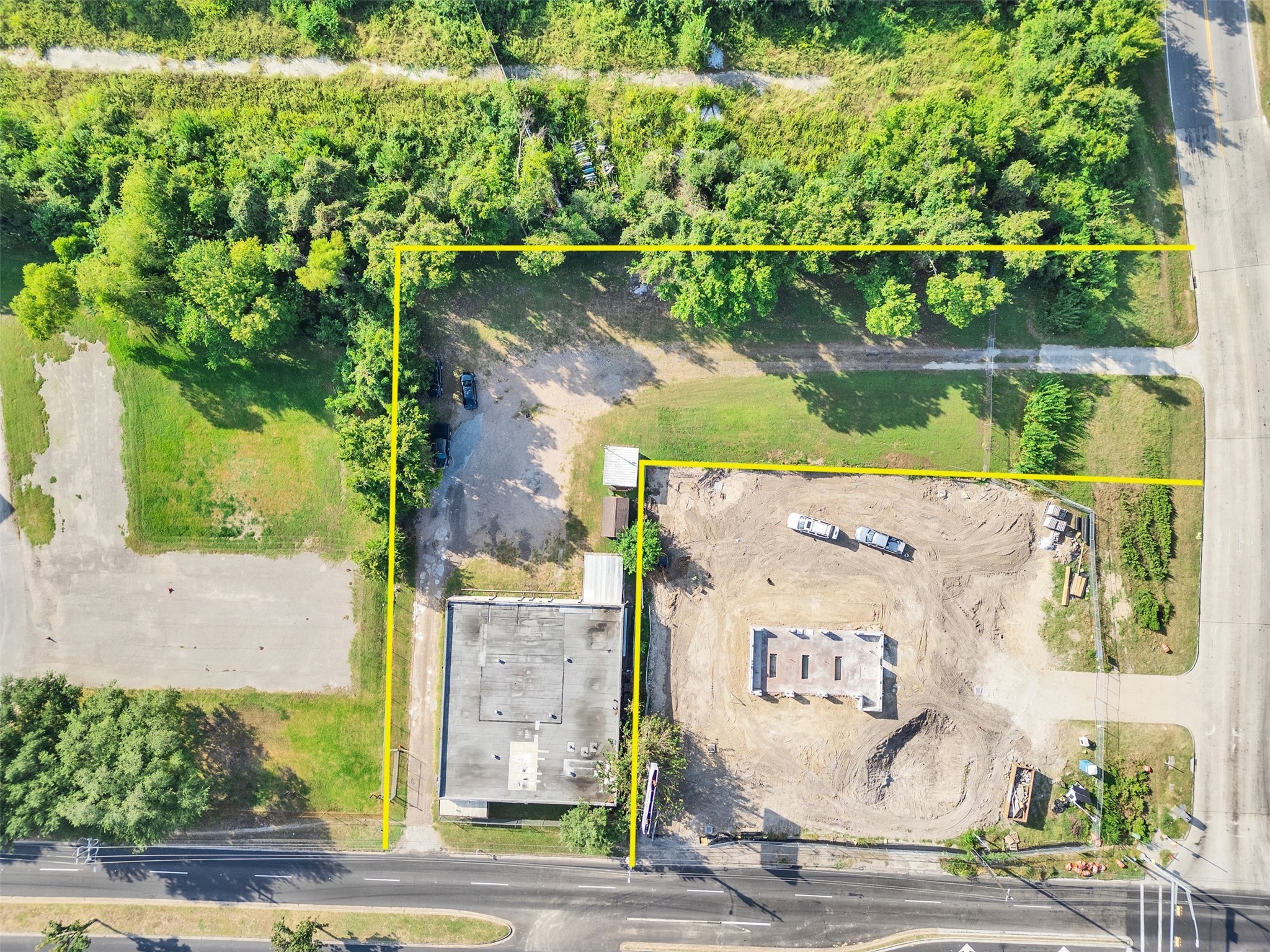 151 West Road Houston, TX 77037 - Photo 7 of 35 The site’s prime positioning between major traffic corridors and established retail anchors provides strong visibility and daily consumer exposure.