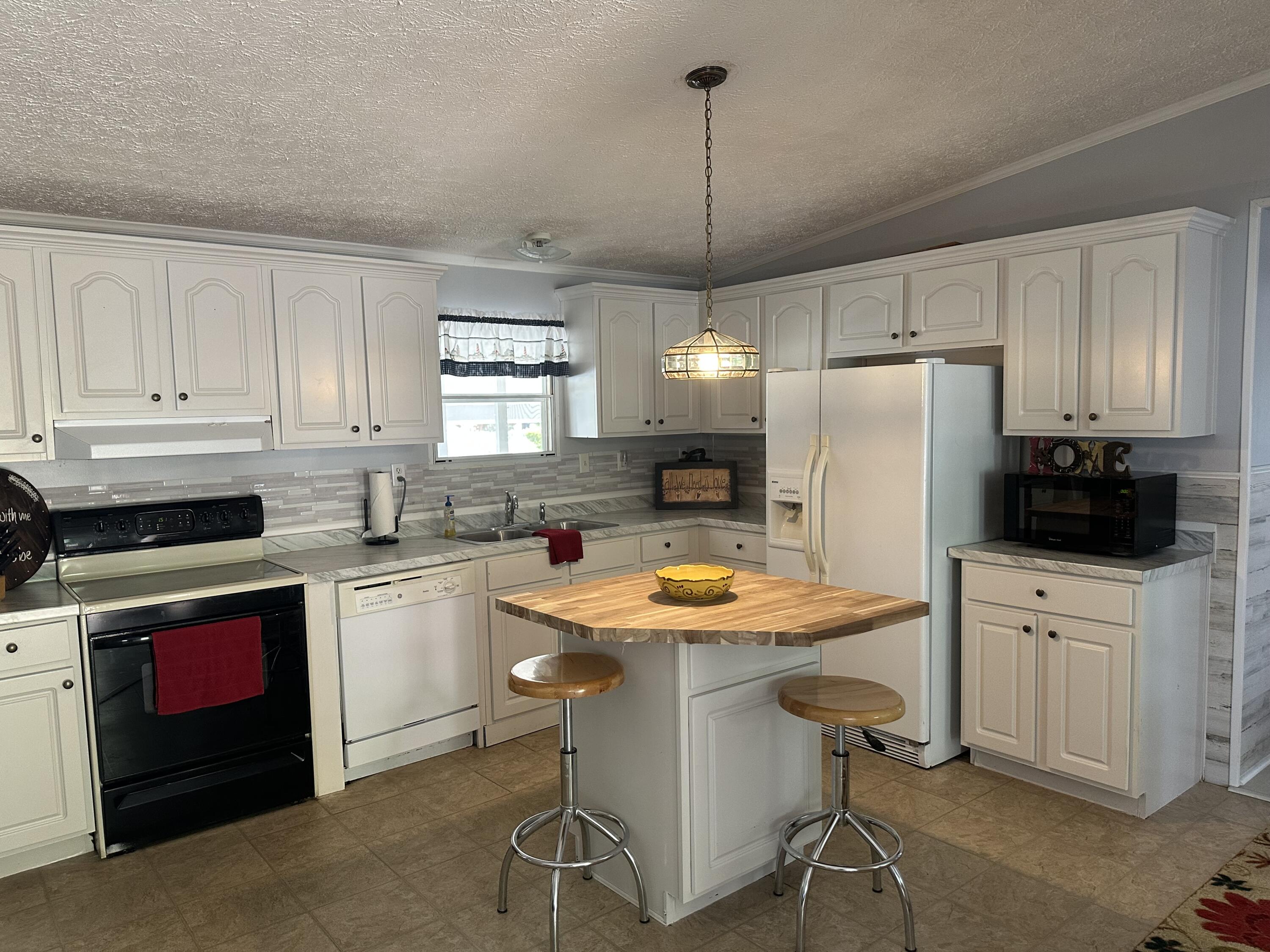 1510 Southwest 35th Circle Okeechobee, FL 34974 - Photo 3 of 53 IMG_6580