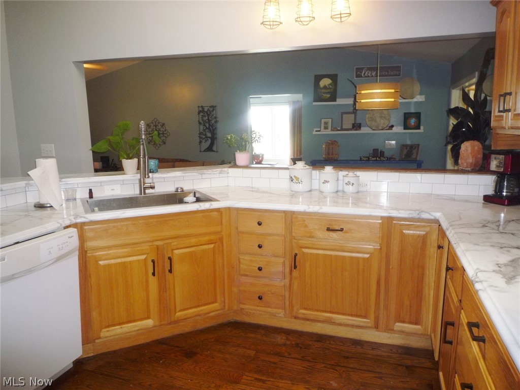 1385 Burnfield Road Little Hocking, OH 45742 - Photo 11 of 33 The kitchen is open to the Living room .....