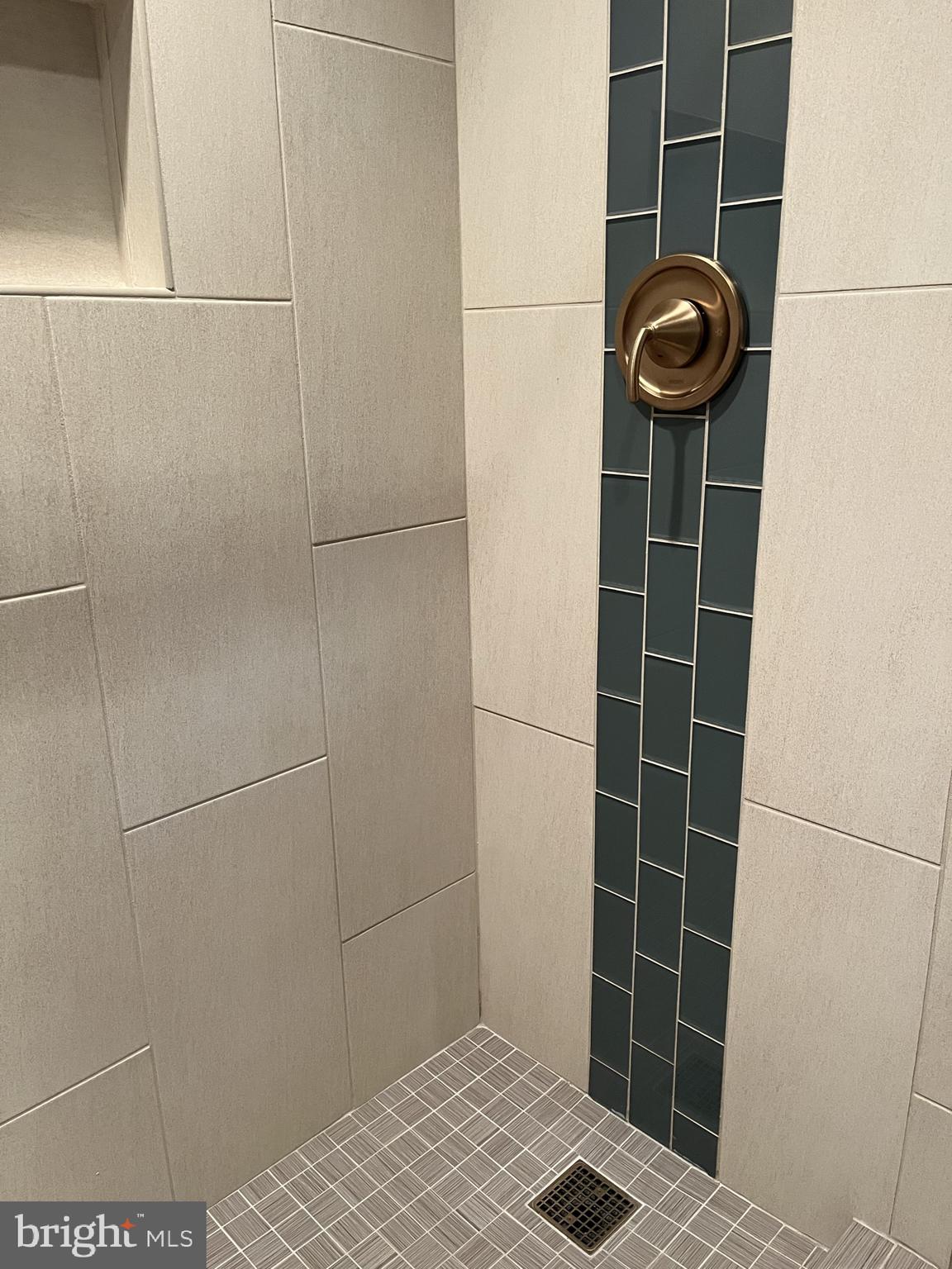 619 Elroy Road Souderton, PA 18964 - Photo 37 of 43 1st floor full bath
