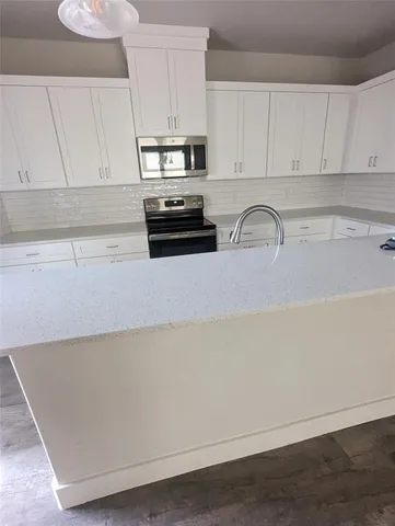 $2,550 | 637 The Cottages Drive, Godley, TX 76044