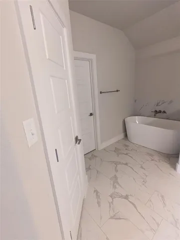 $2,550 | 637 The Cottages Drive, Godley, TX 76044