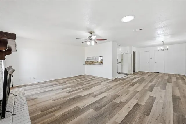 a view of a livingroom with a ceiling fan