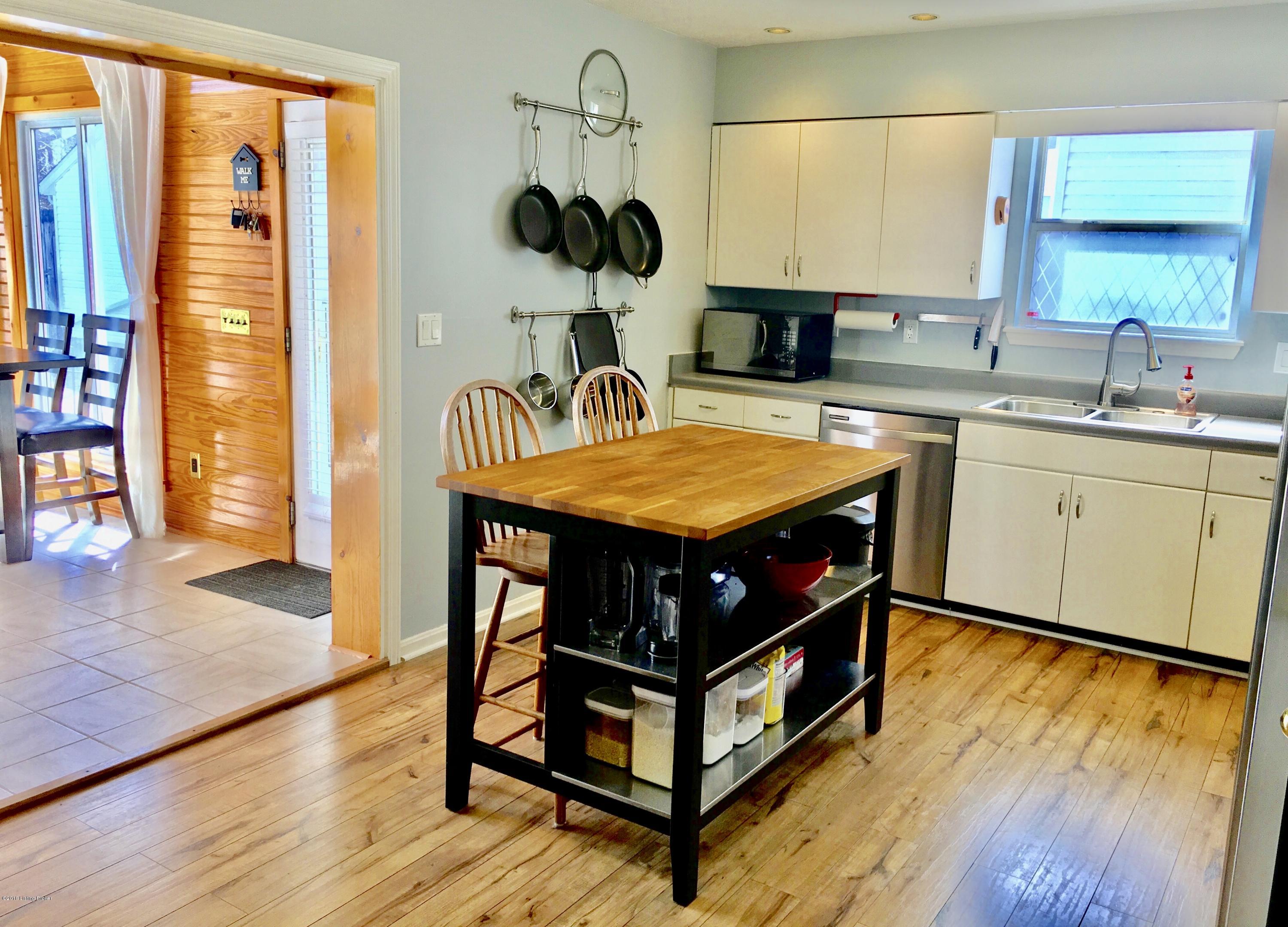 10402 Vantage Road Jeffersontown, KY 40299 - Photo 4 of 16 fullsizeoutput_30e4