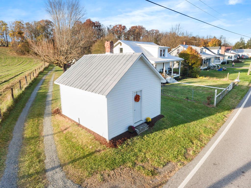 2452 Austinville Road Austinville, VA 24312 - Photo 2 of 39 Gallery Image 2