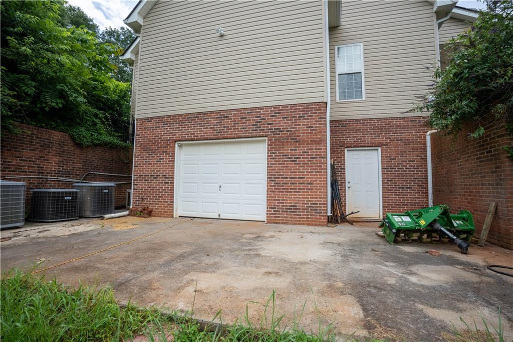 442 Buffalo Creek Road Carrollton, GA 30117 - Photo 34 of 39 a front view of a house with a yard and garage