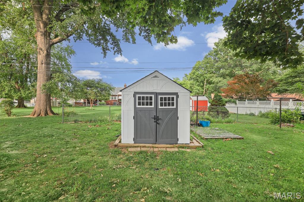 308 Carlyle Avenue Belleville, IL 62221 - Photo 7 of 33