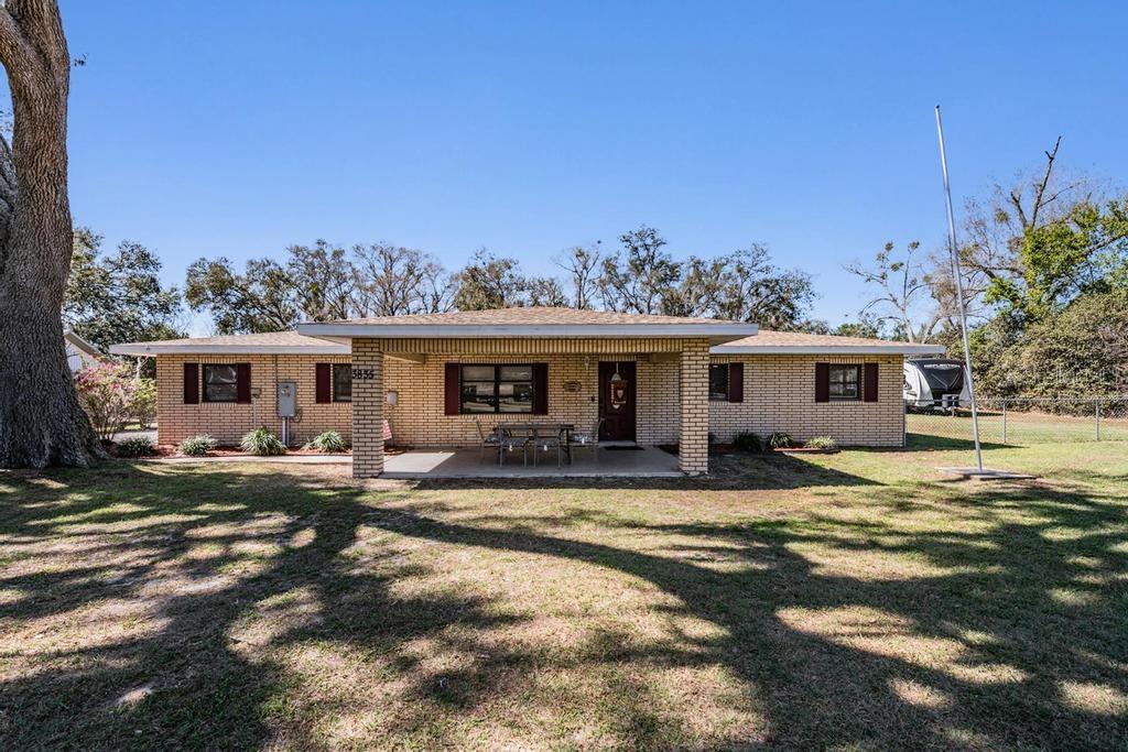 3835 Florida Ranch Boulevard Zephyrhills, FL 33541 - Photo 2 of 47
