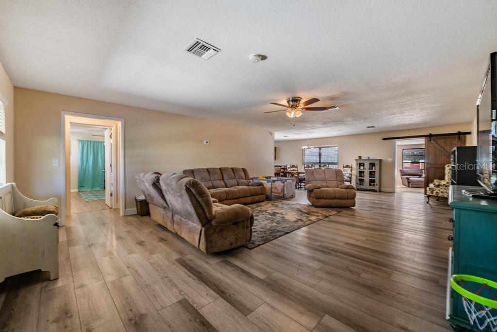 3835 Florida Ranch Boulevard Zephyrhills, FL 33541 - Photo 4 of 47