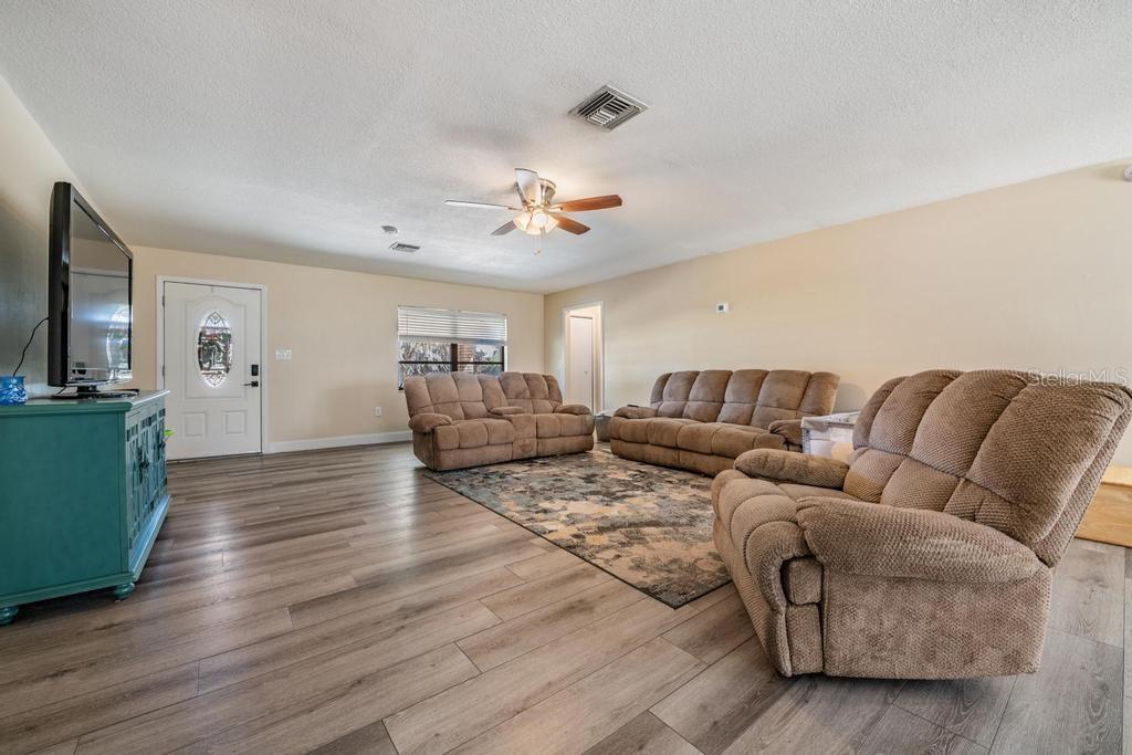 3835 Florida Ranch Boulevard Zephyrhills, FL 33541 - Photo 5 of 47