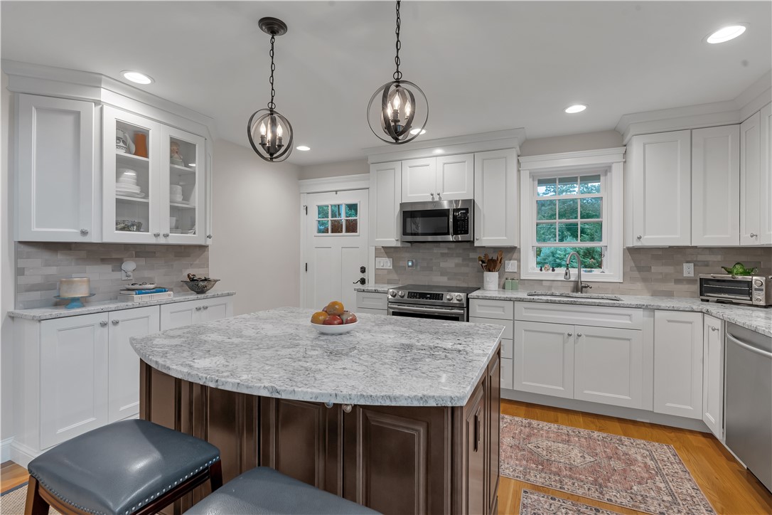 68 Wolf Hill Road Smithfield, RI 02917 - Photo 9 of 47 Gallery Image 9