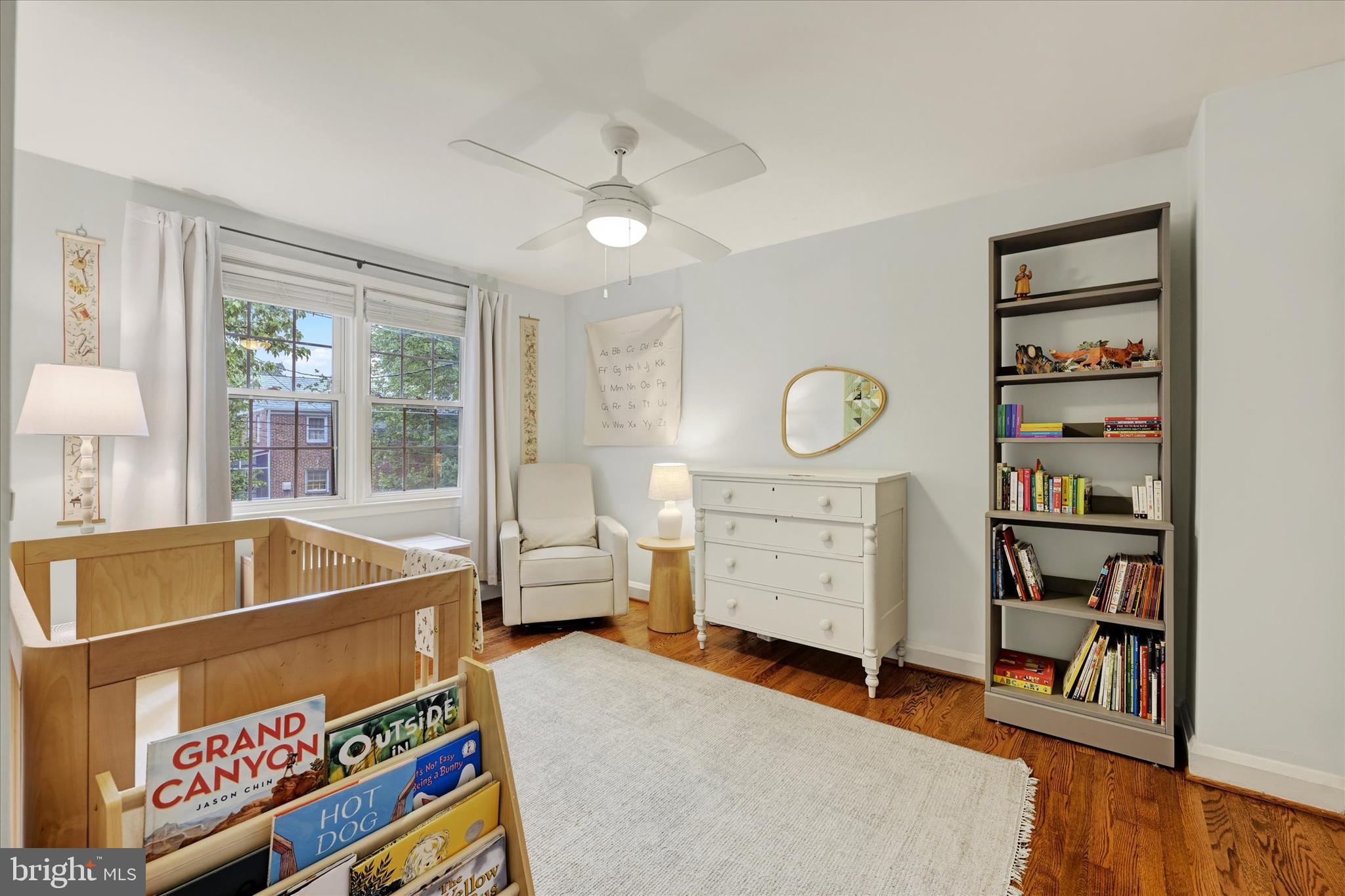 436 Old Trail Baltimore, MD 21212 - Photo 15 of 32 a living room with furniture and a table