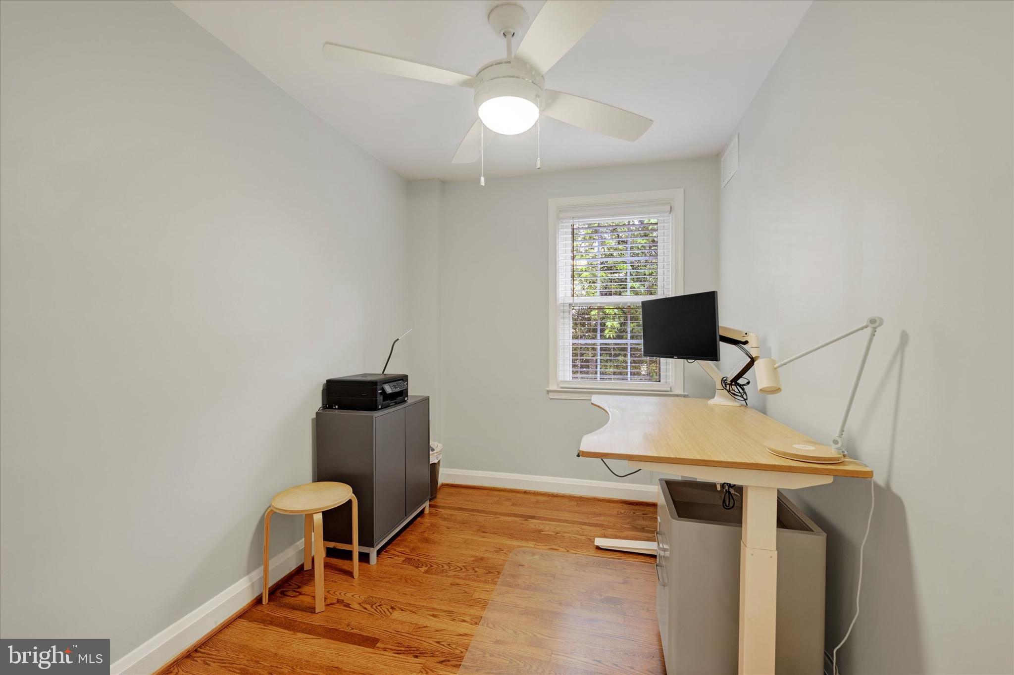 436 Old Trail Baltimore, MD 21212 - Photo 16 of 32 a room with furniture and window