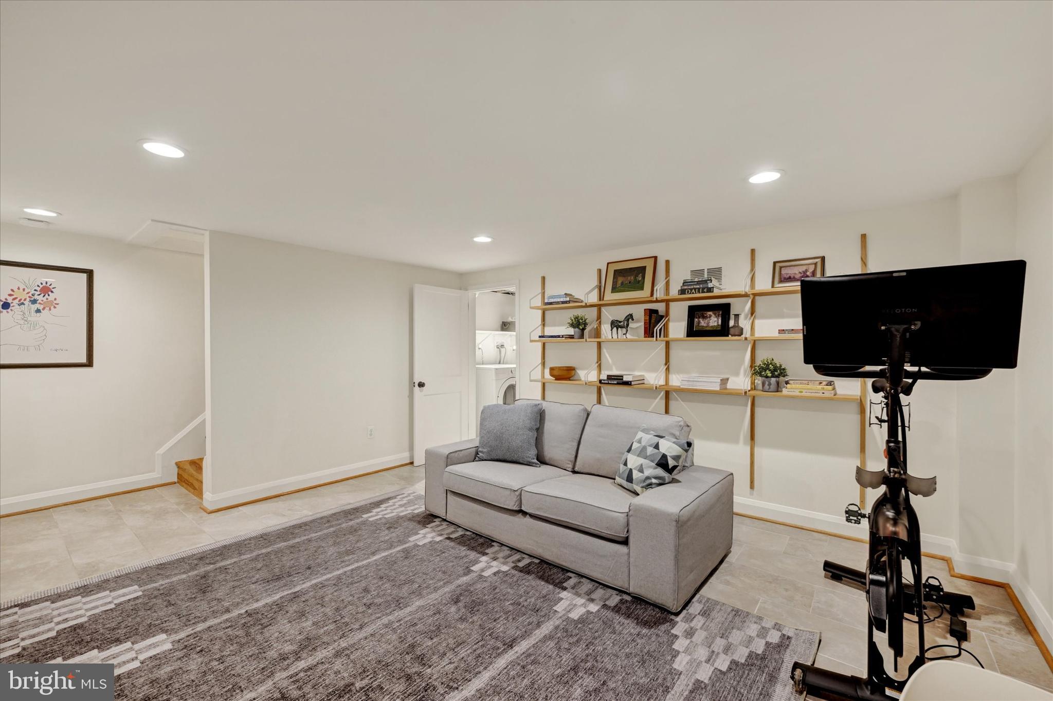 436 Old Trail Baltimore, MD 21212 - Photo 19 of 32 a living room with furniture and a flat screen tv