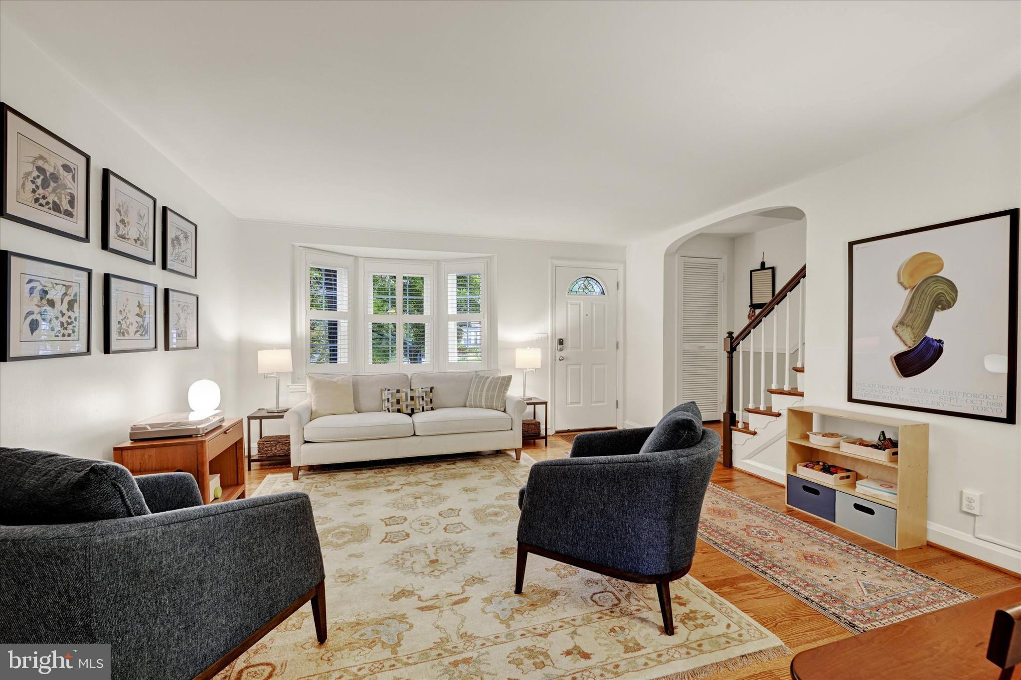 436 Old Trail Baltimore, MD 21212 - Photo 4 of 32 a living room with furniture and a window