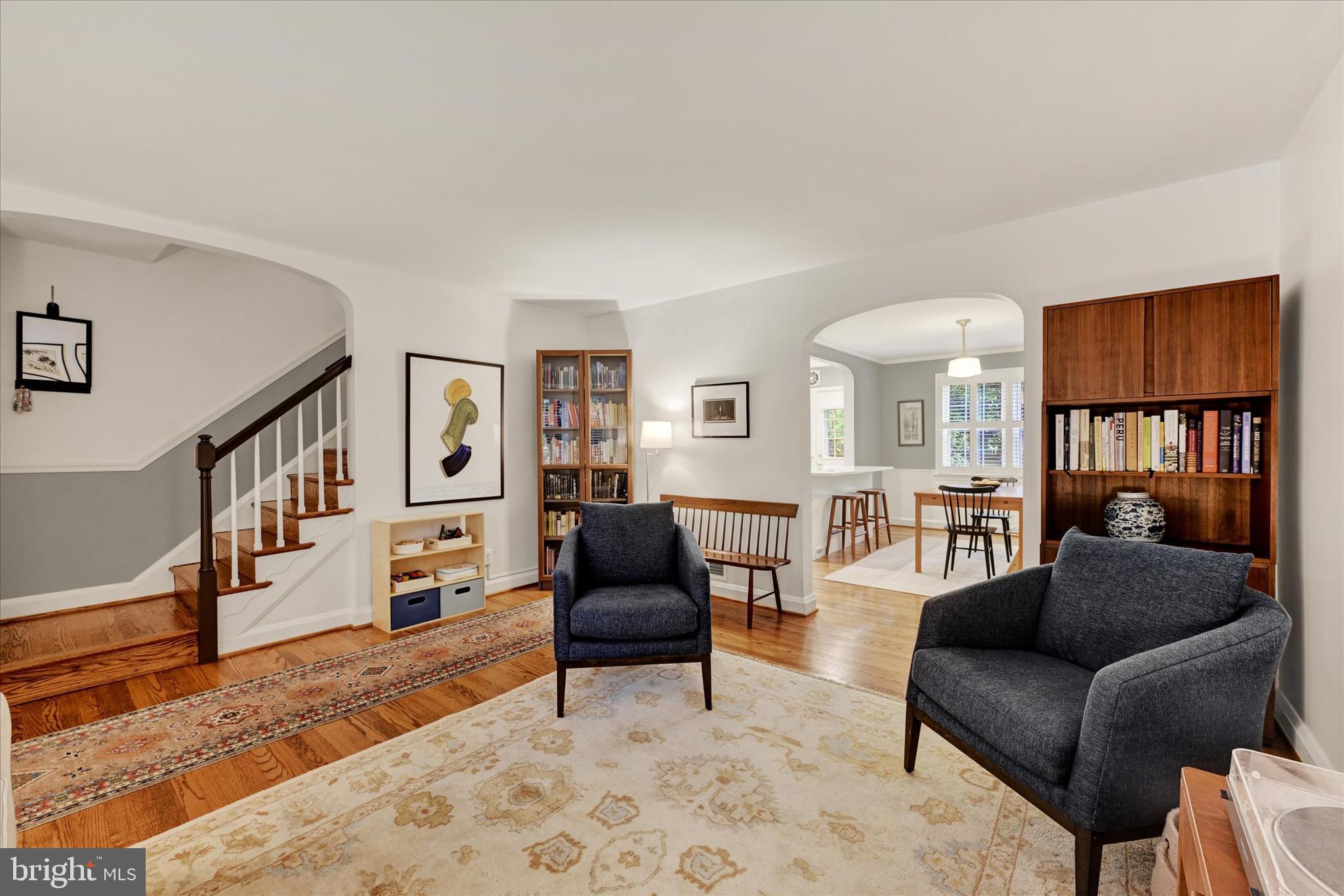 436 Old Trail Baltimore, MD 21212 - Photo 6 of 32 a living room with furniture and a rug