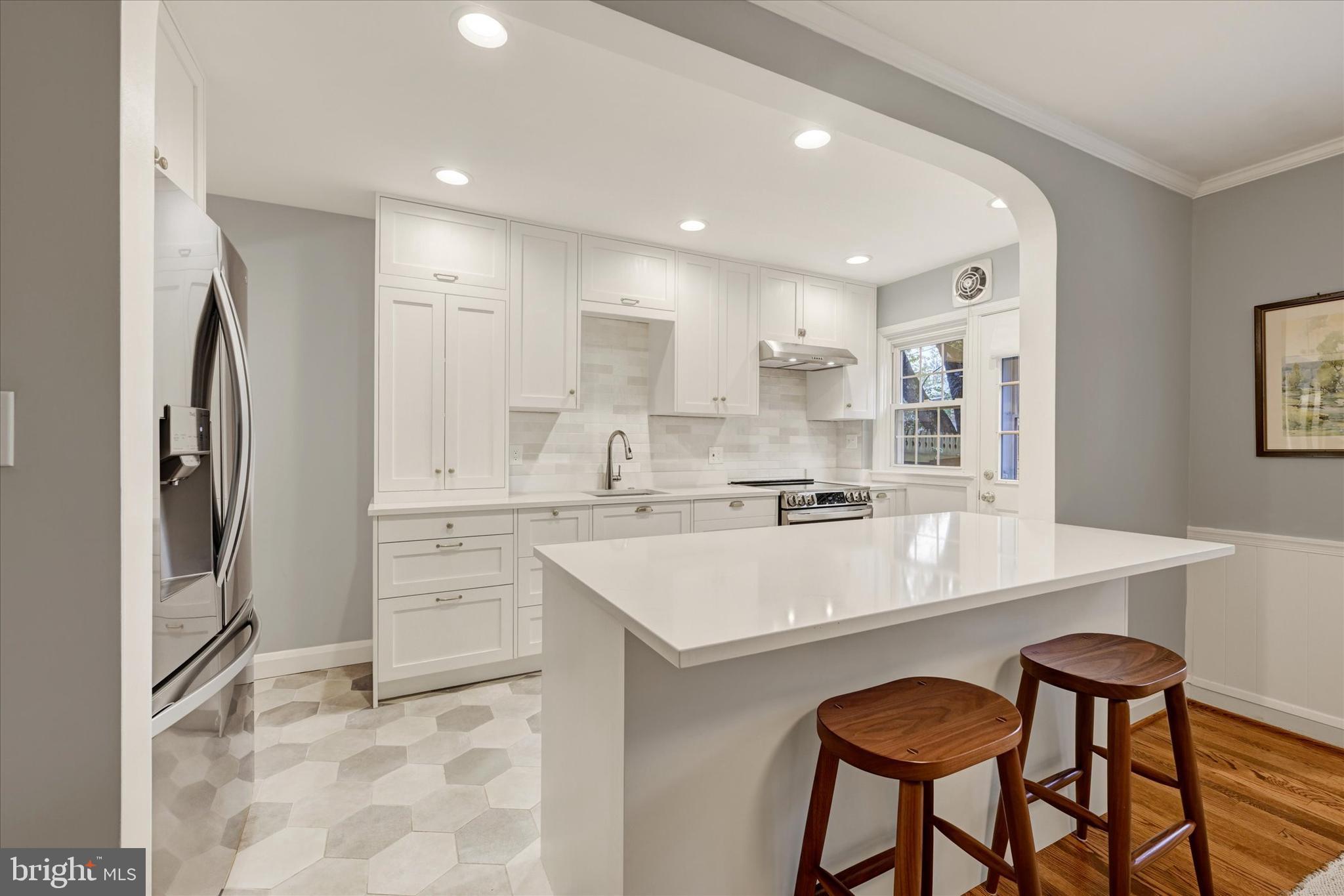 436 Old Trail Baltimore, MD 21212 - Photo 9 of 32 a large kitchen with a table and chairs